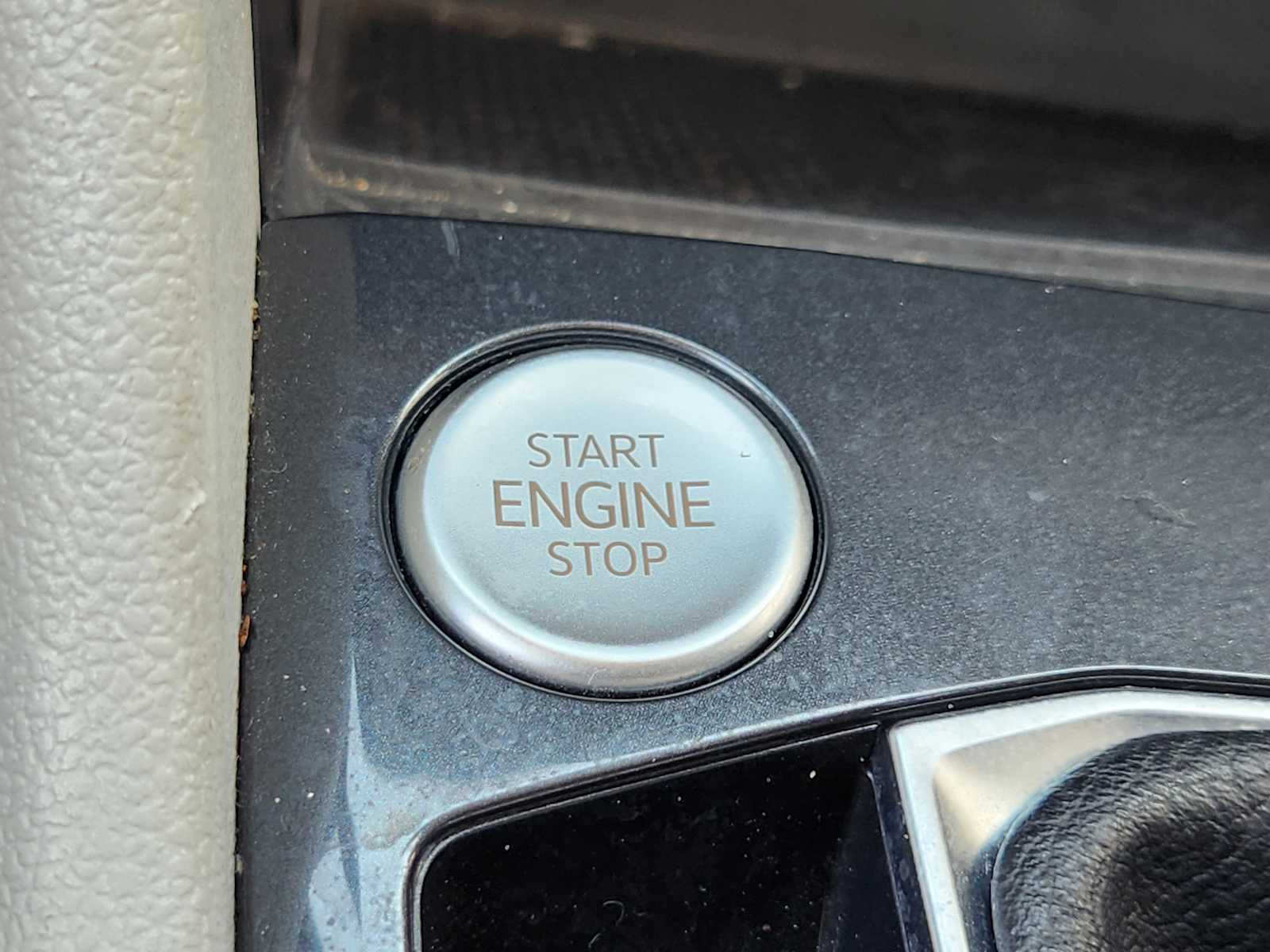 Thumbnail: 2023 Volkswagen Tiguan - 25