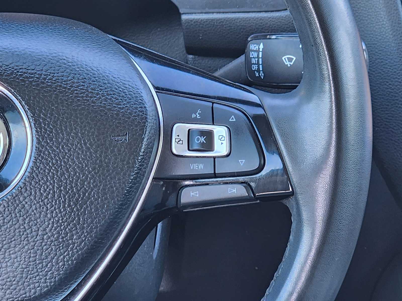 Thumbnail: 2020 Volkswagen Tiguan - 34