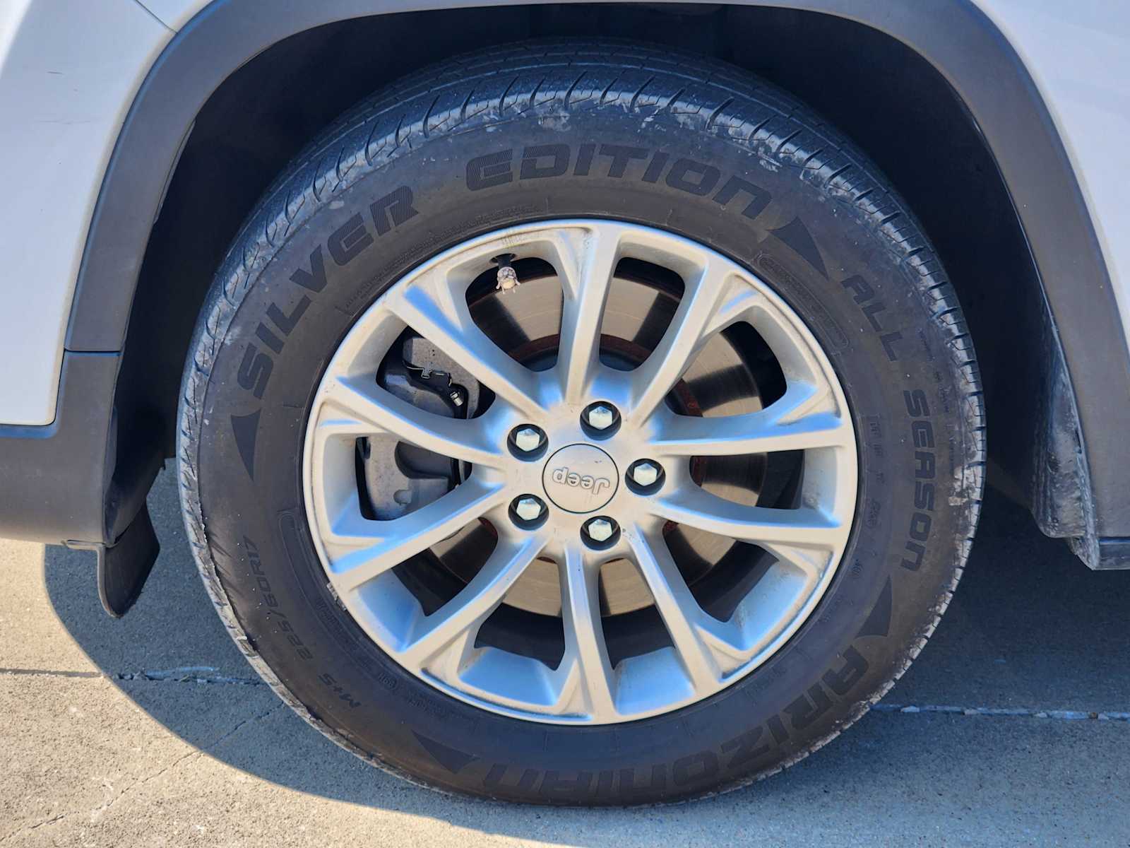 Thumbnail: 2019 Jeep Cherokee - 10