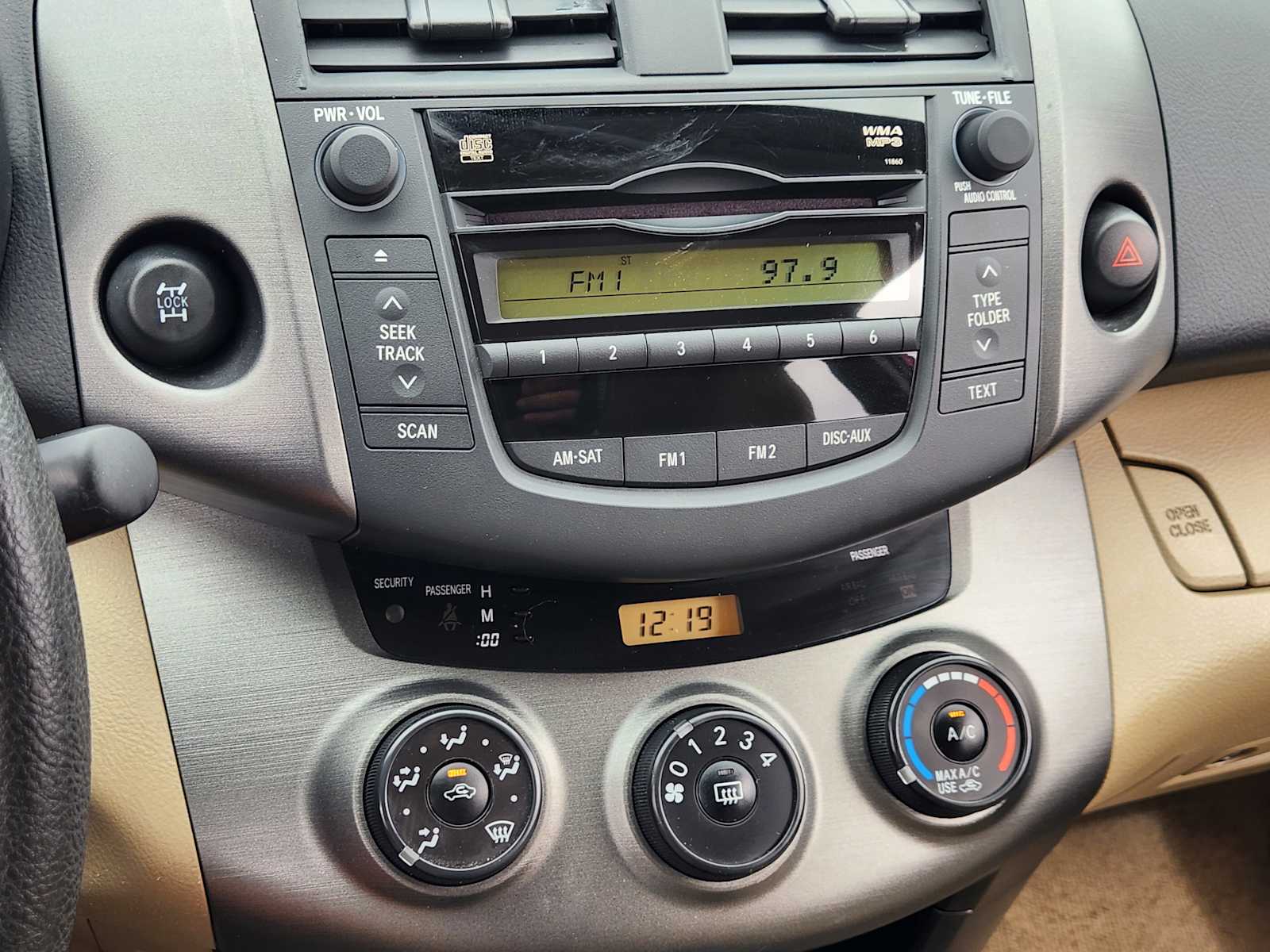 Thumbnail: 2011 Toyota RAV4 - 17