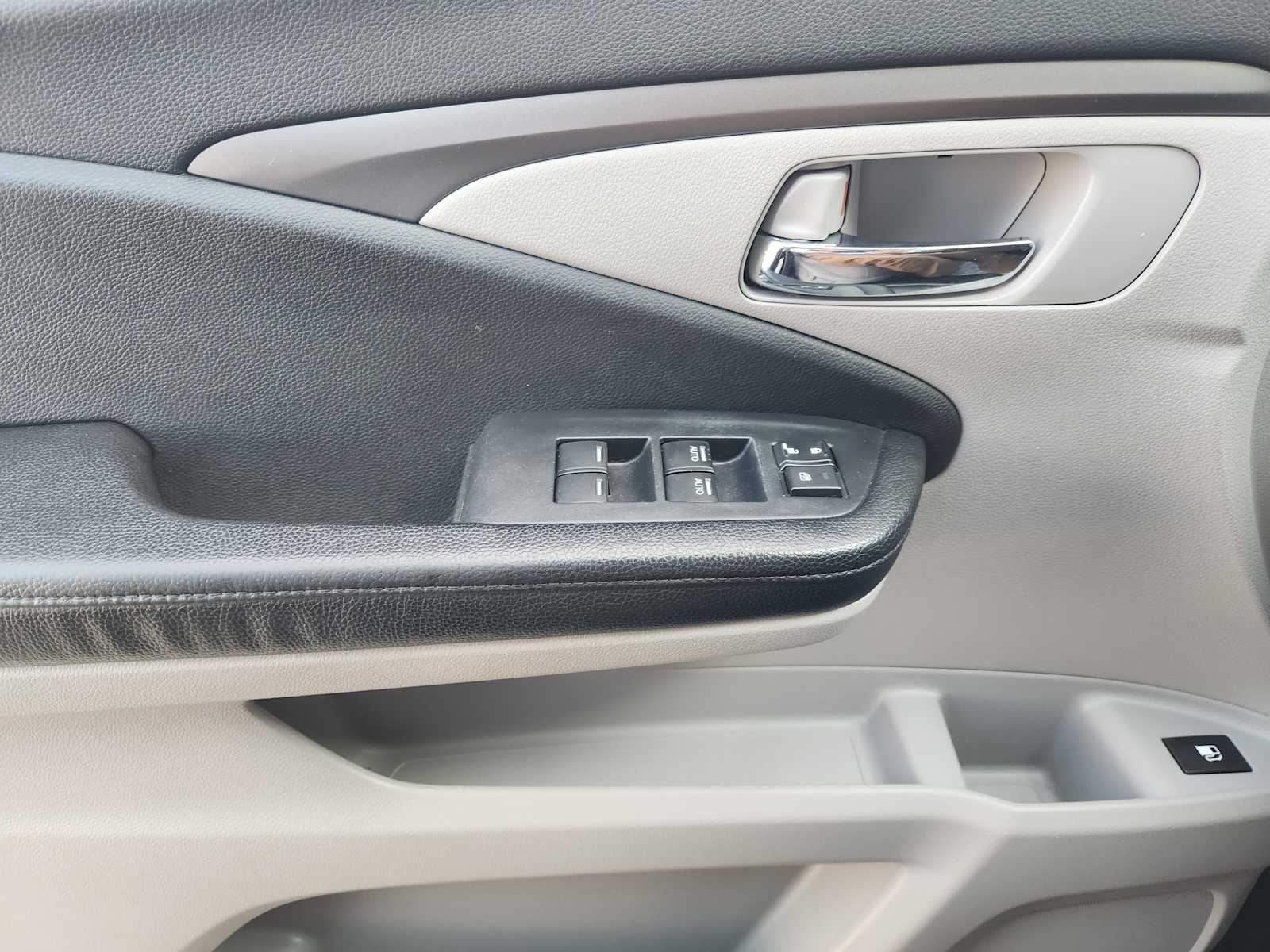 Thumbnail: 2019 Honda Pilot - 30