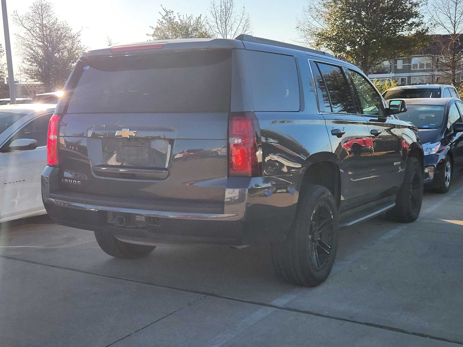 Thumbnail: 2019 Chevrolet Tahoe - 4