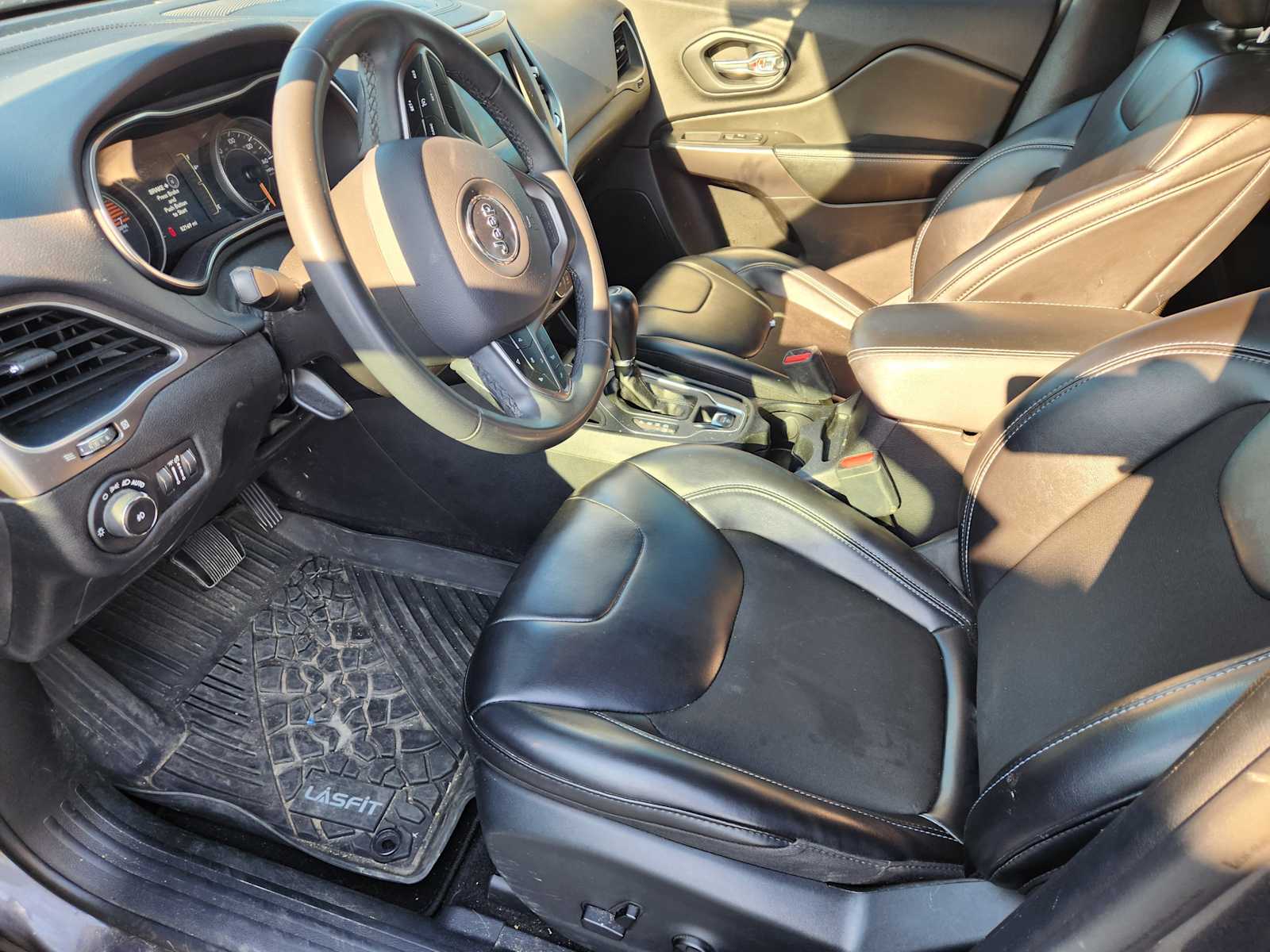 Thumbnail: 2020 Jeep Cherokee - 7