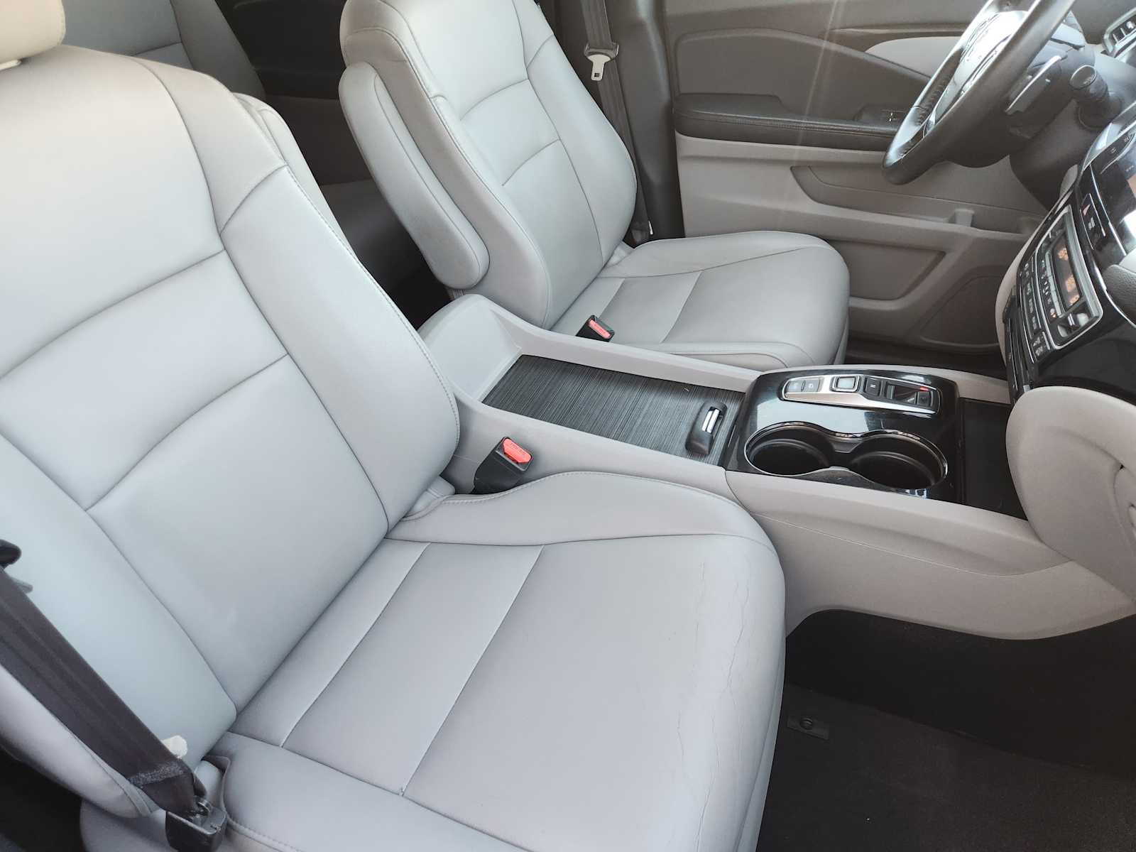 Thumbnail: 2017 Honda Pilot - 15