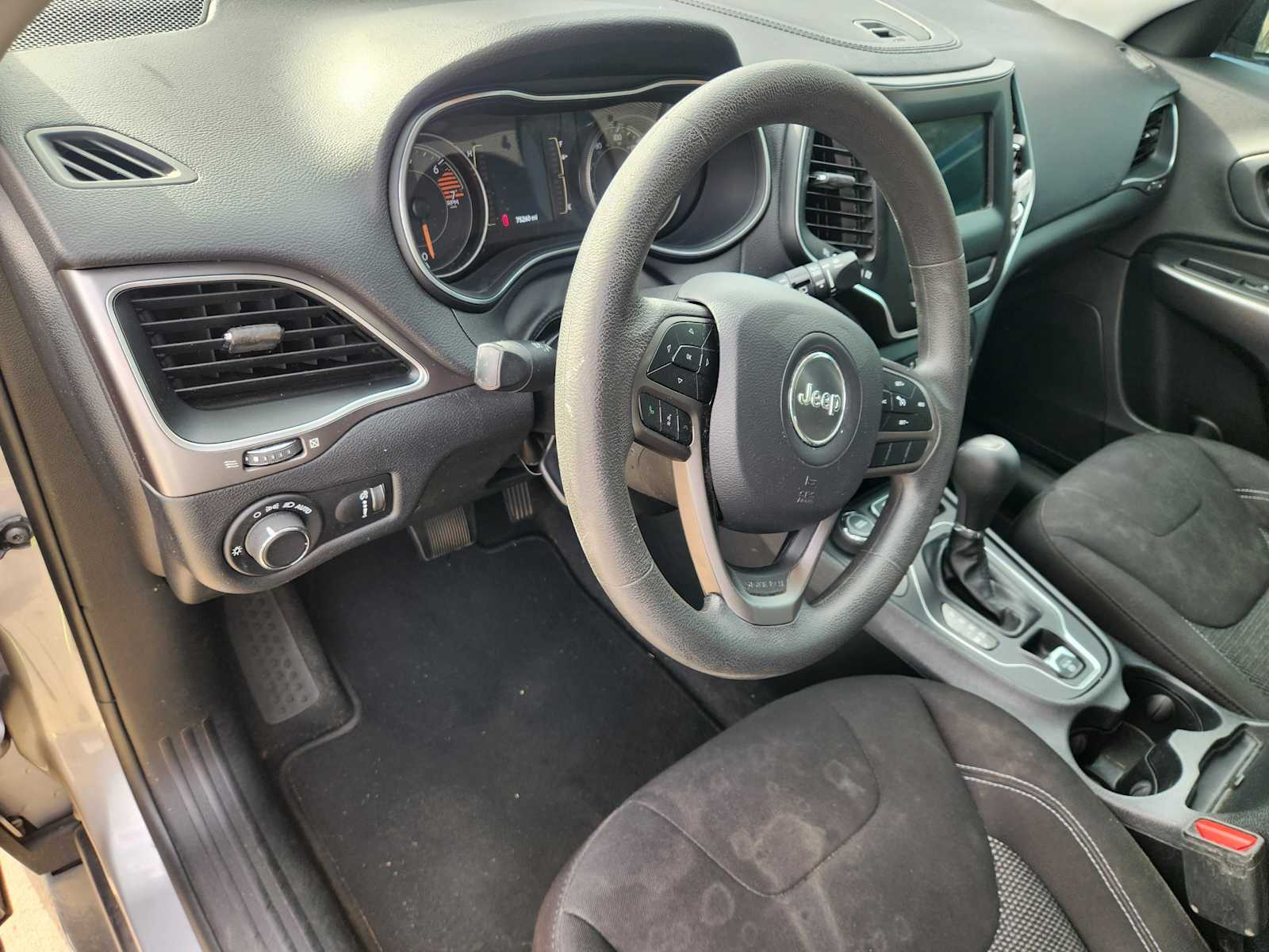 Thumbnail: 2020 Jeep Cherokee - 8