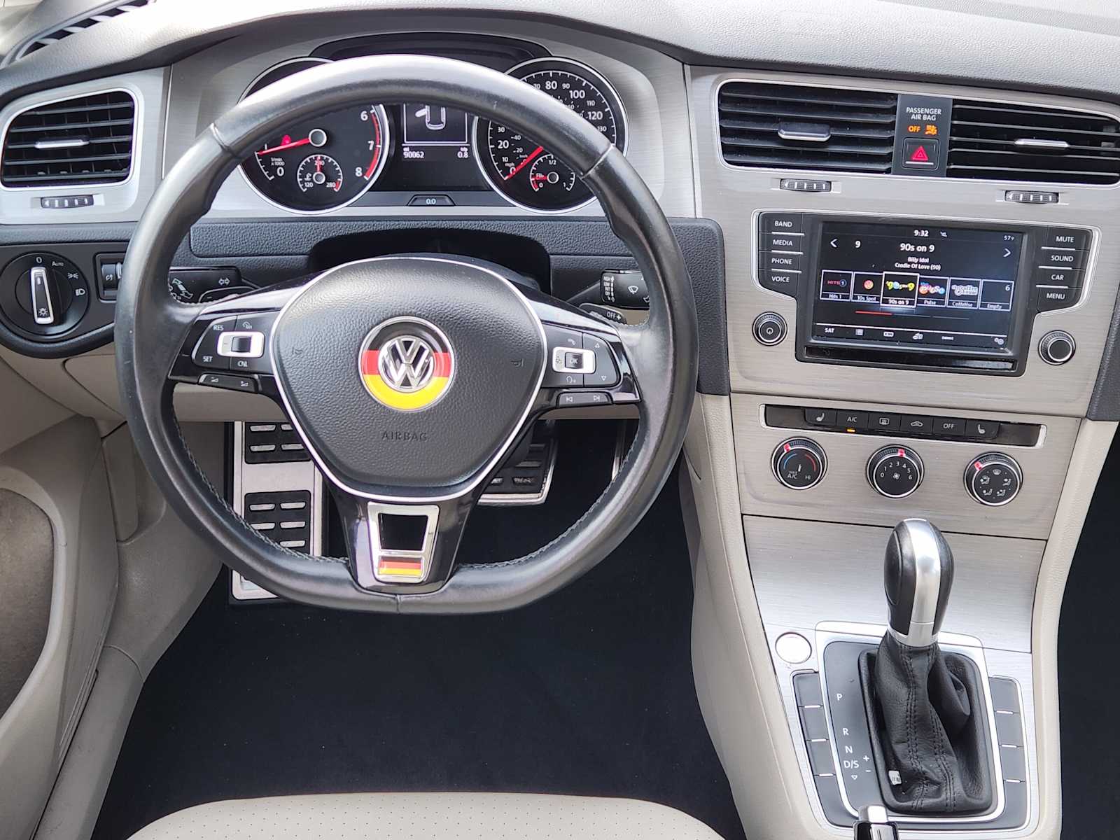 Thumbnail: 2017 Volkswagen Golf - 15