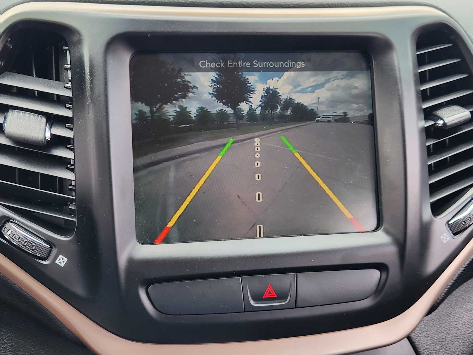 Thumbnail: 2015 Jeep Cherokee - 25