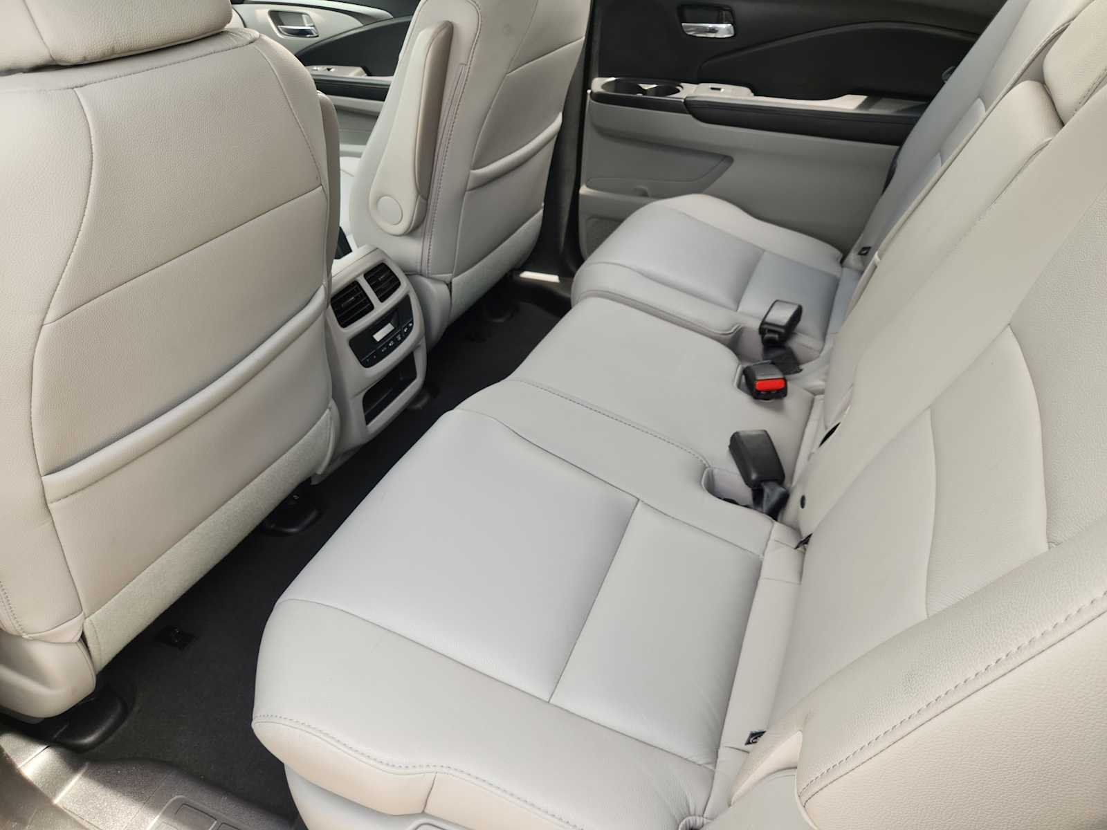 Thumbnail: 2017 Honda Pilot - 12