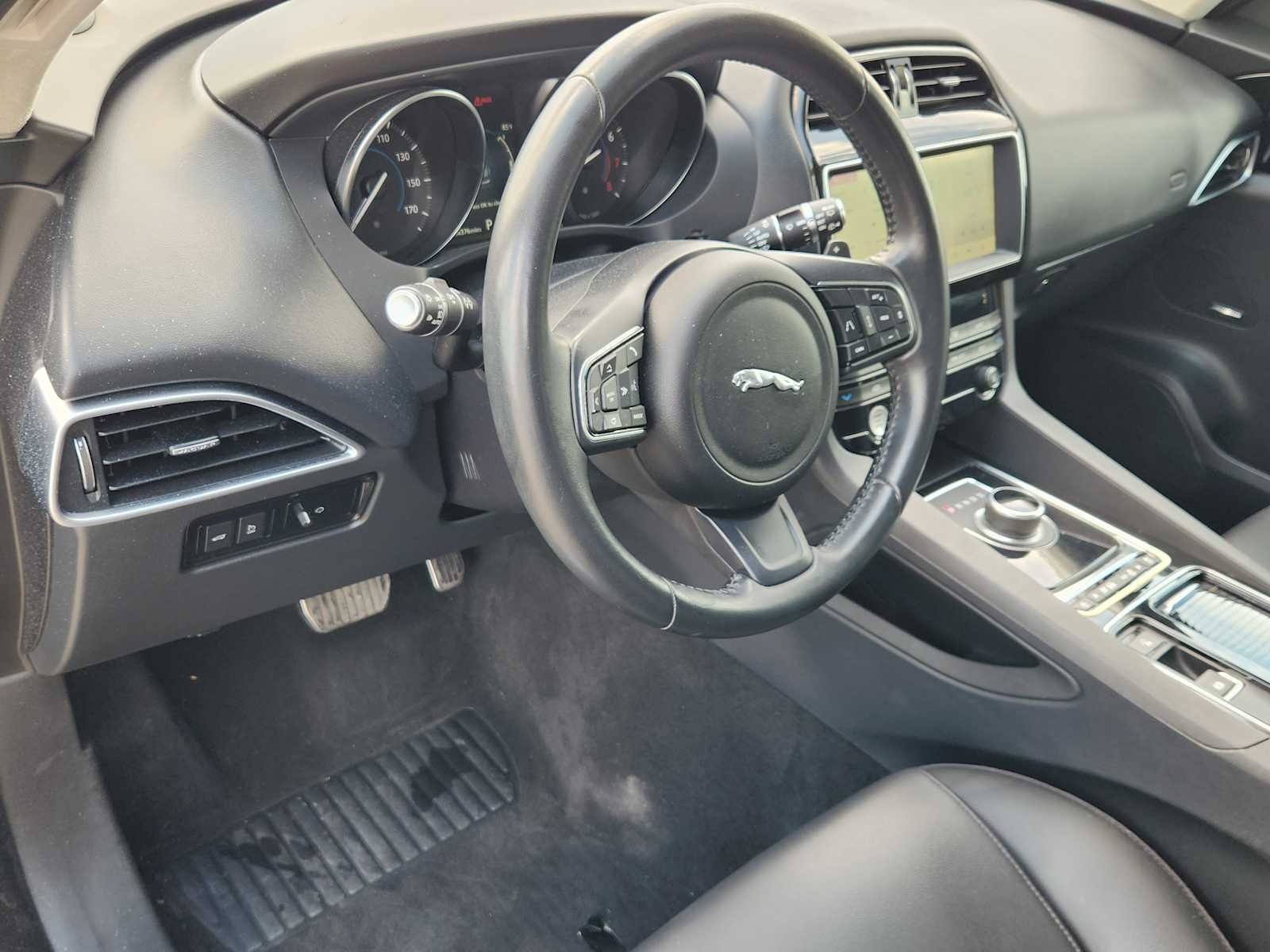 Thumbnail: 2019 Jaguar F-Pace - 2