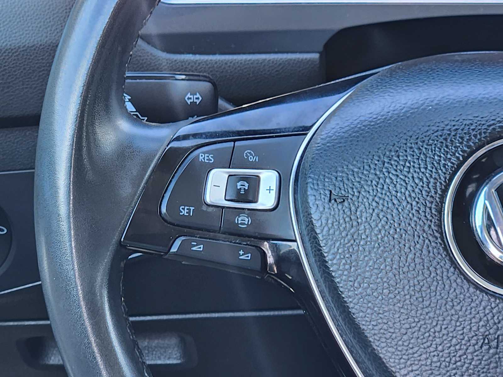 Thumbnail: 2020 Volkswagen Tiguan - 33