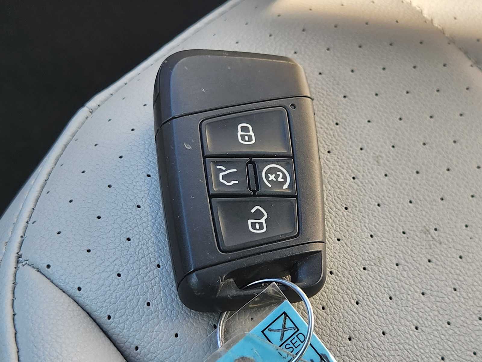 Thumbnail: 2023 Volkswagen Tiguan - 19