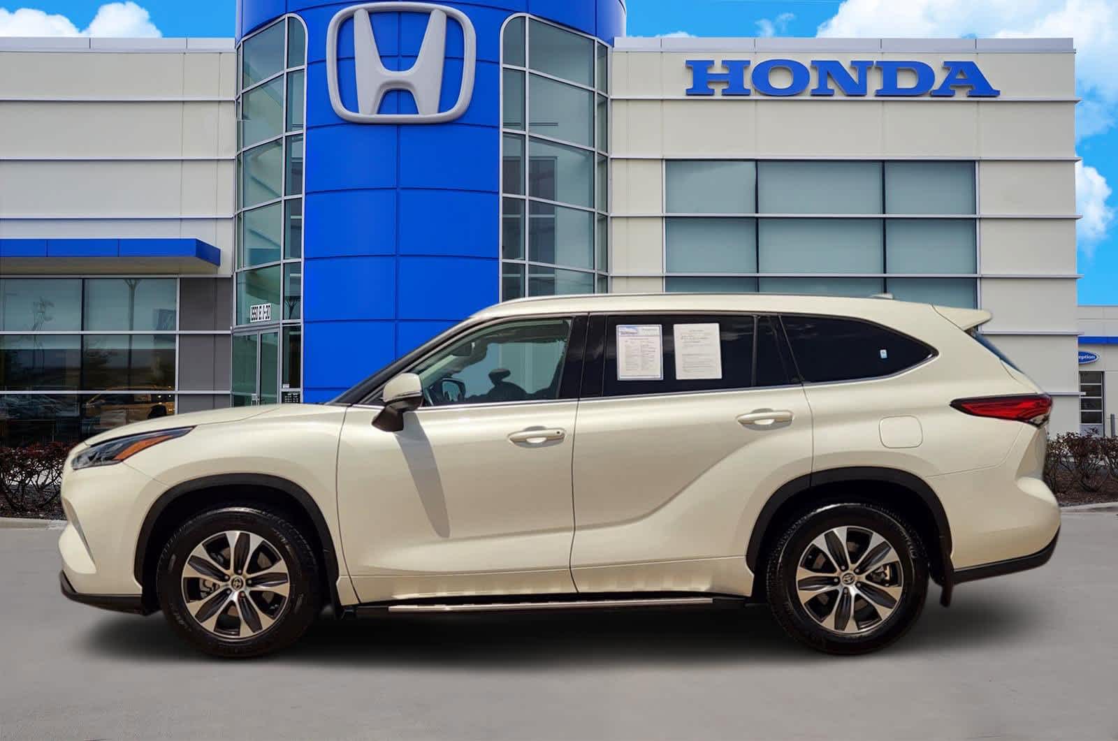 Thumbnail: 2021 Toyota Highlander - 2