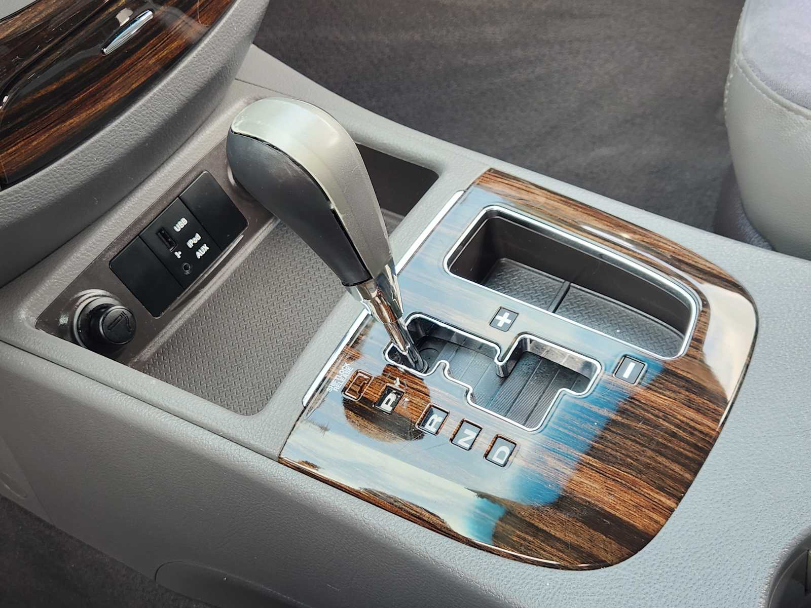 Thumbnail: 2010 Hyundai Santa Fe - 17