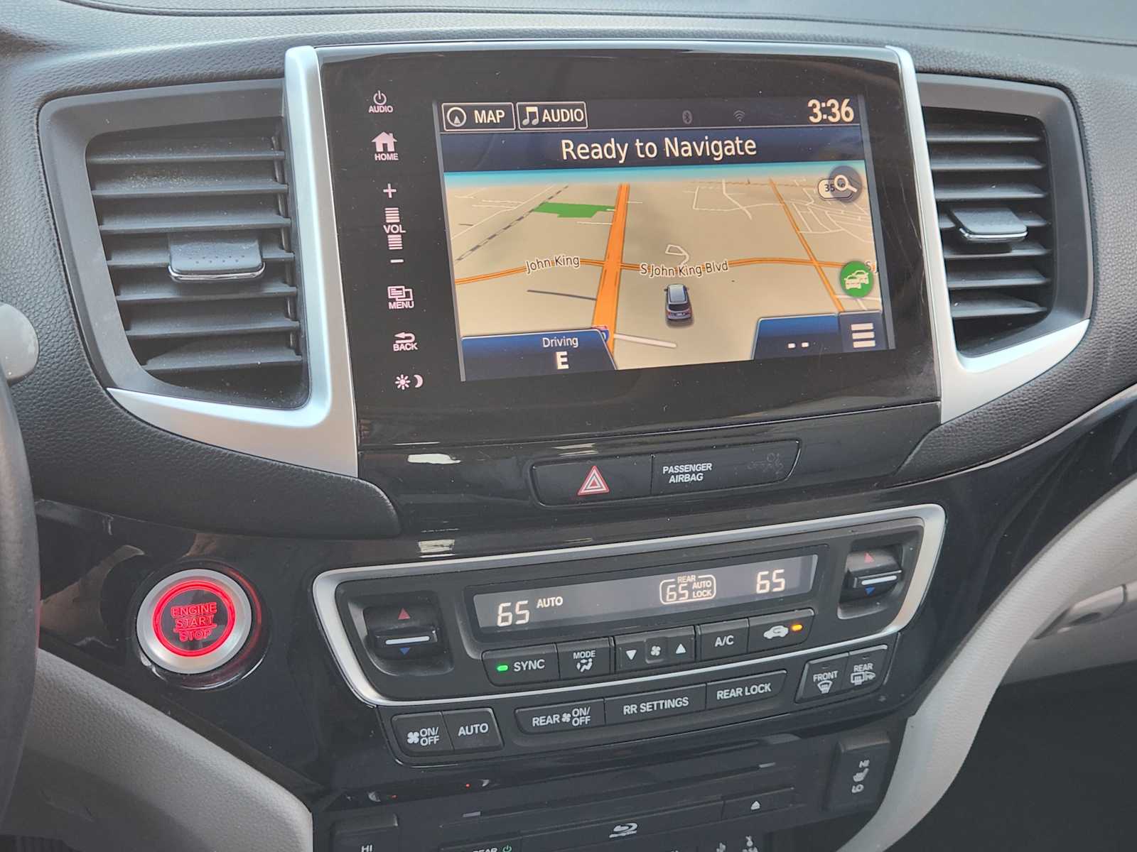 Thumbnail: 2017 Honda Pilot - 17