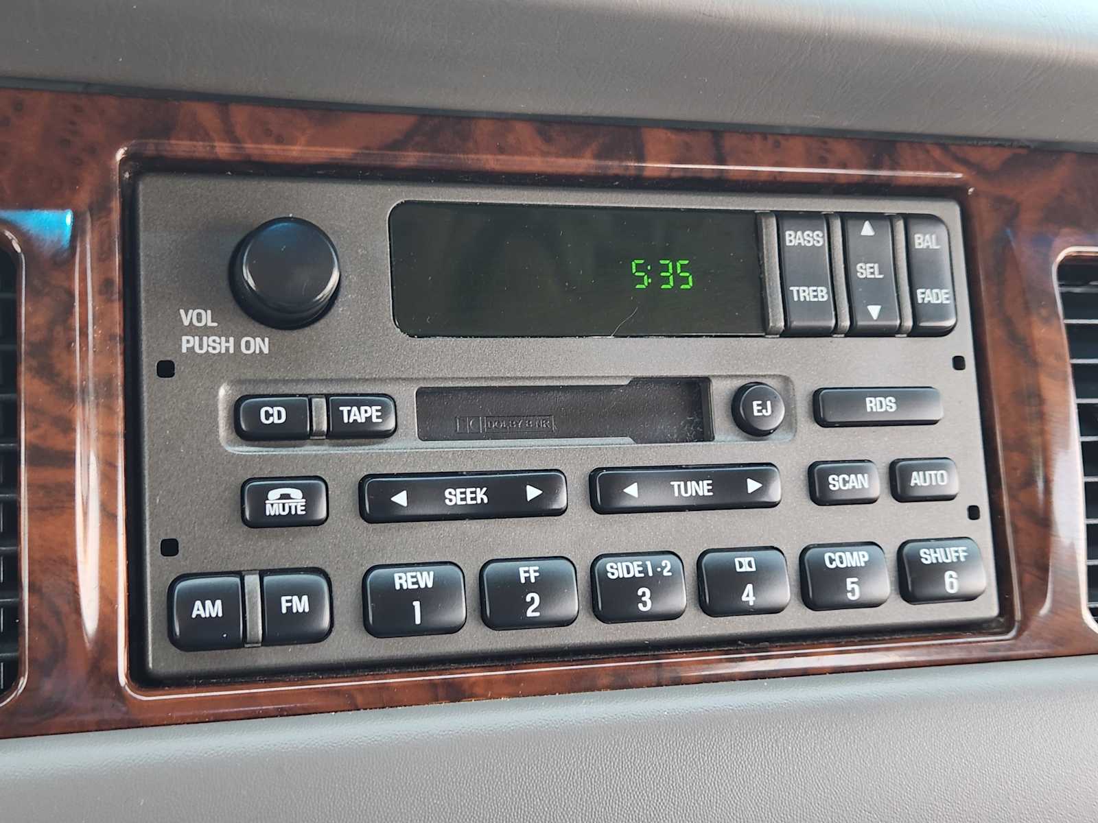 Thumbnail: 2001 Lincoln Town Car - 25