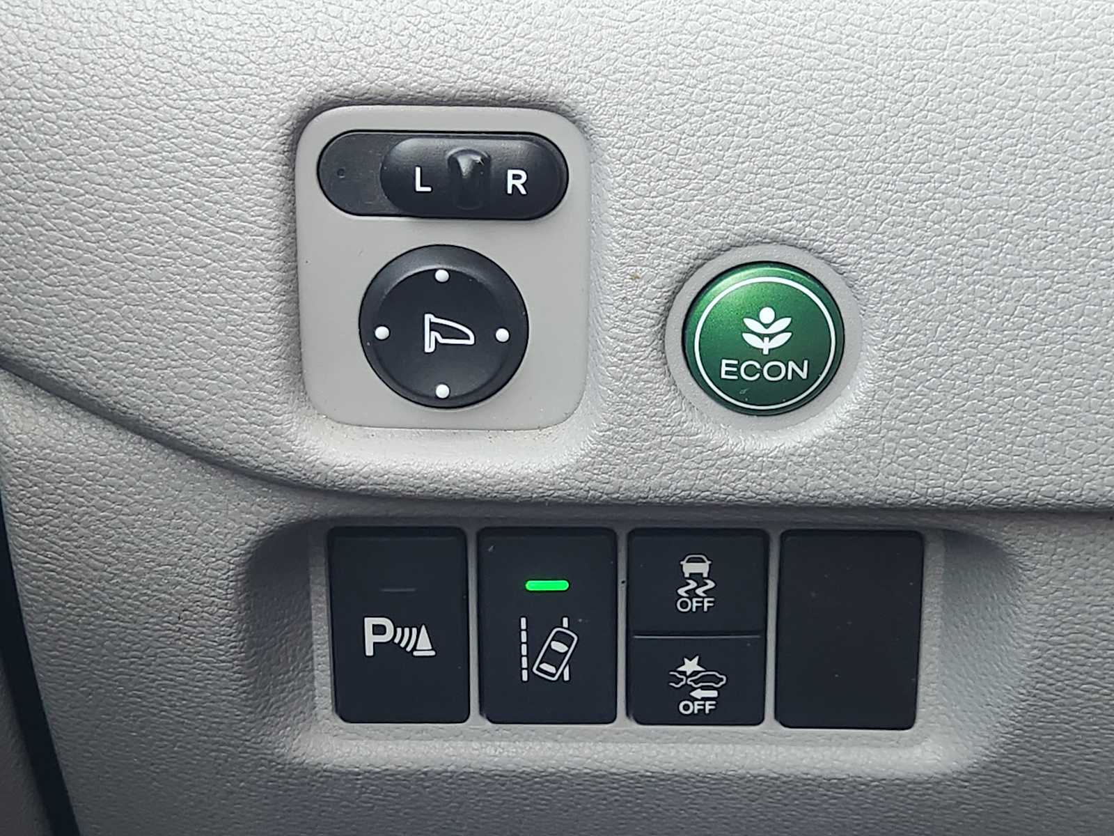 Thumbnail: 2017 Honda Pilot - 28