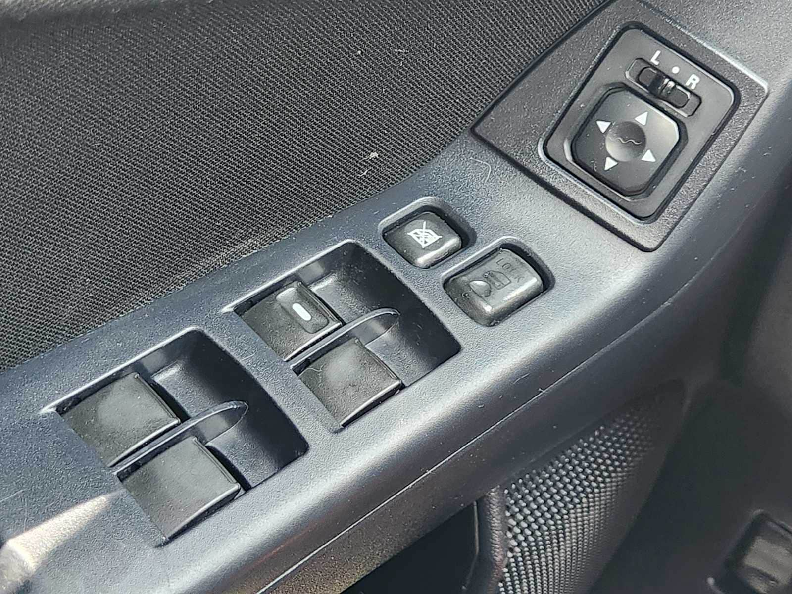 Thumbnail: 2011 Mitsubishi Lancer - 27