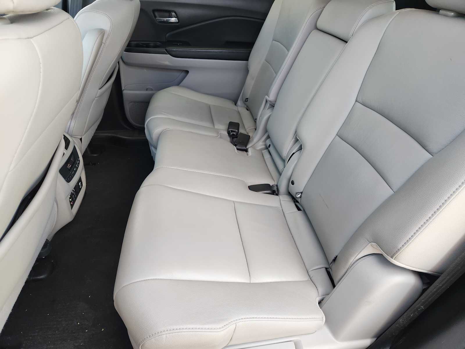 Thumbnail: 2018 Honda Pilot - 13