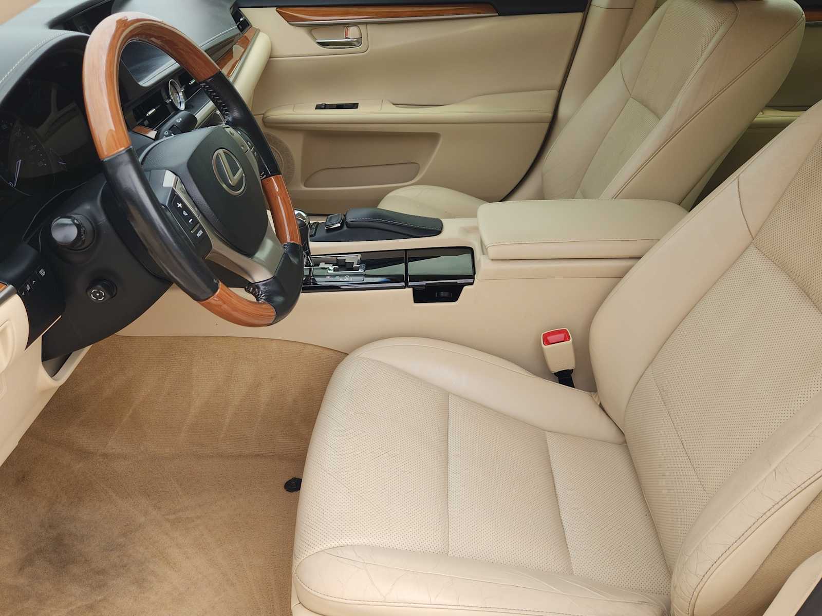 Thumbnail: 2015 Lexus ES - 11