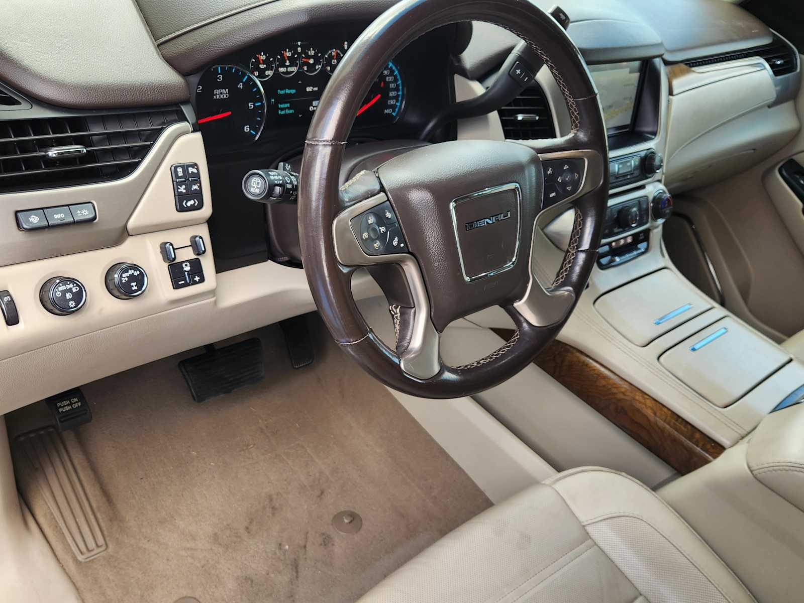 2019 Gmc Yukon XL Denali photo 2