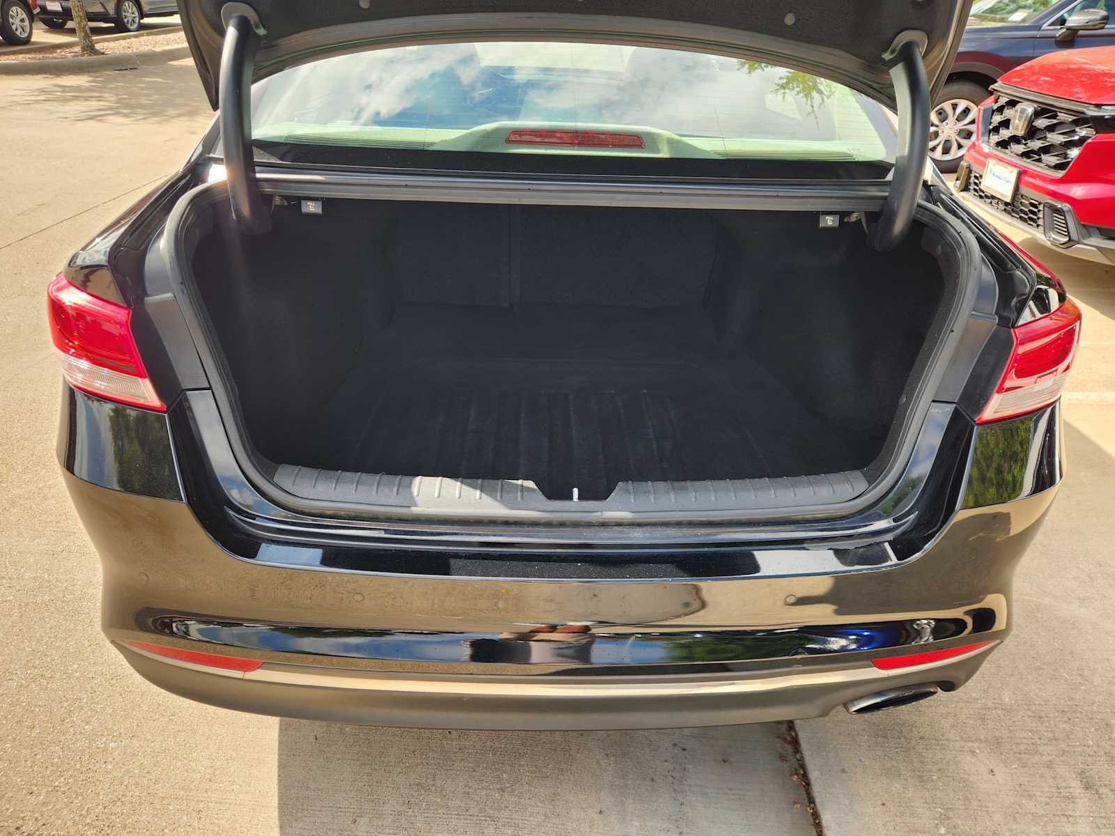 Thumbnail: 2018 Kia Optima - 19