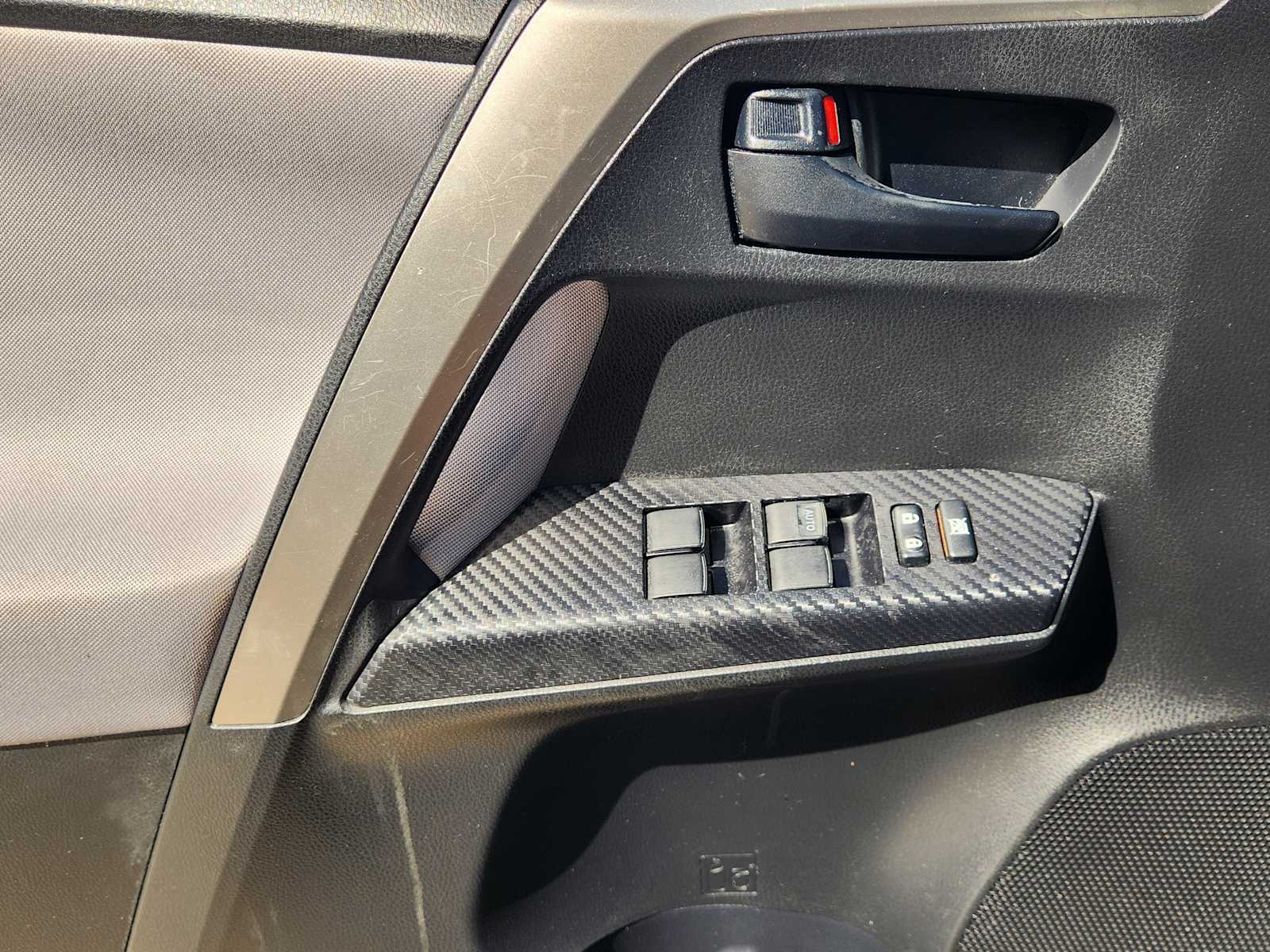 Thumbnail: 2015 Toyota RAV4 - 29