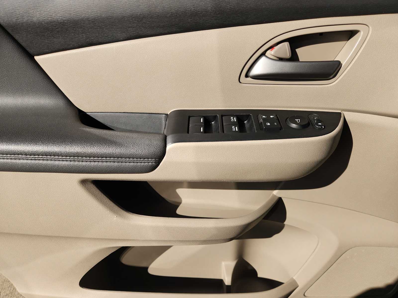 Thumbnail: 2013 Honda Odyssey - 28