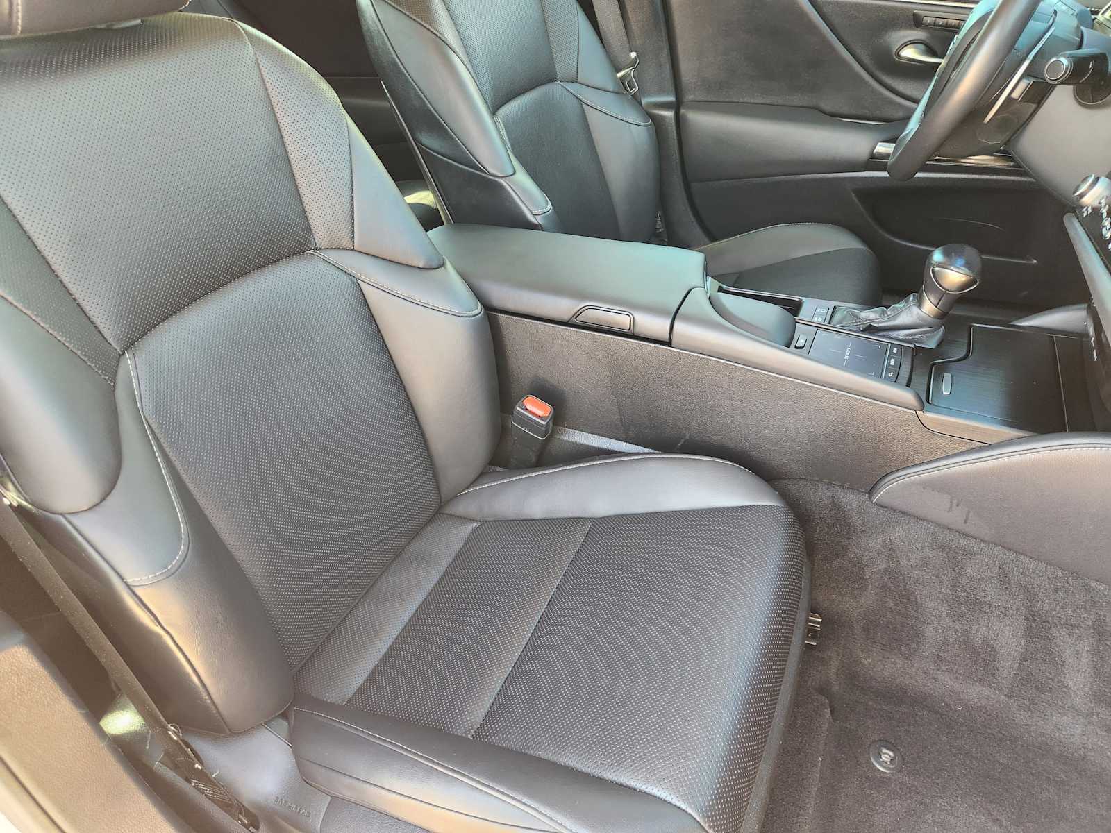 Thumbnail: 2022 Lexus ES - 14