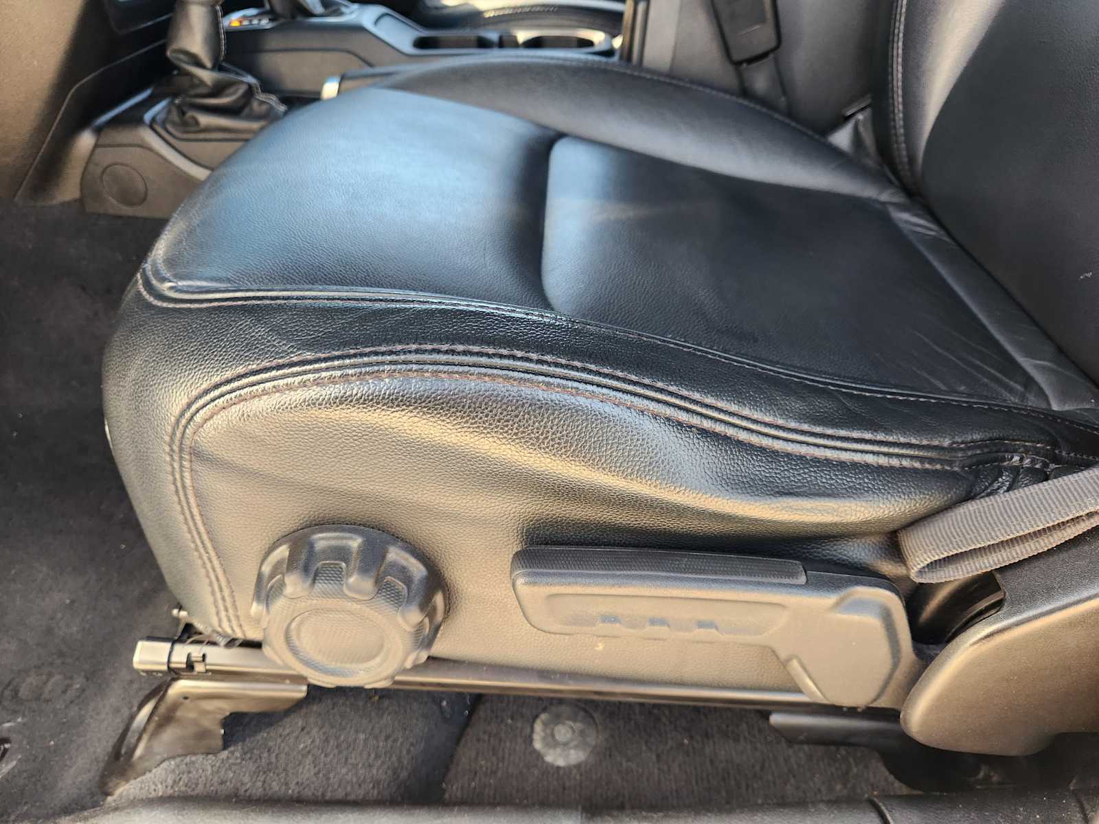 Thumbnail: 2018 Jeep Wrangler - 31