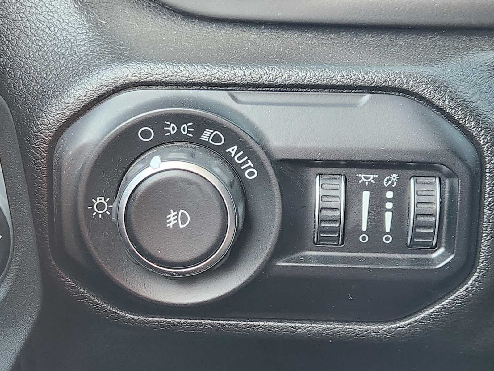 Thumbnail: 2018 Jeep Wrangler - 28