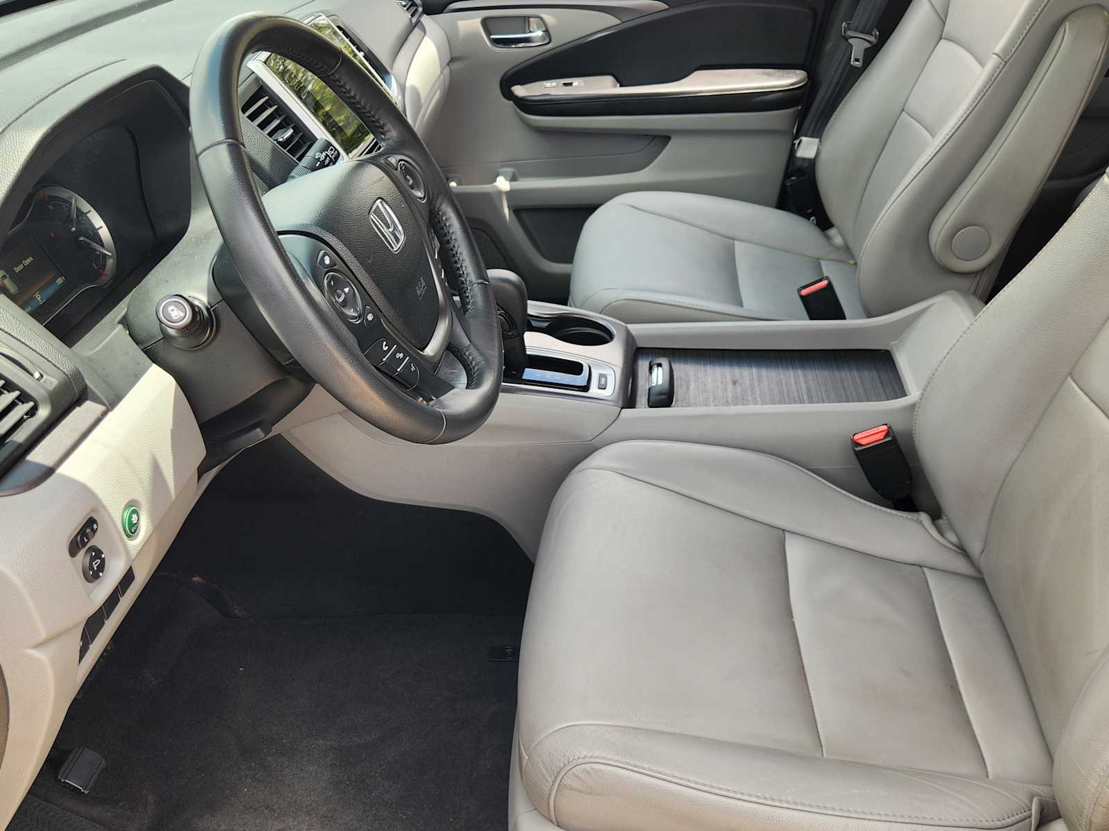 Thumbnail: 2017 Honda Pilot - 11
