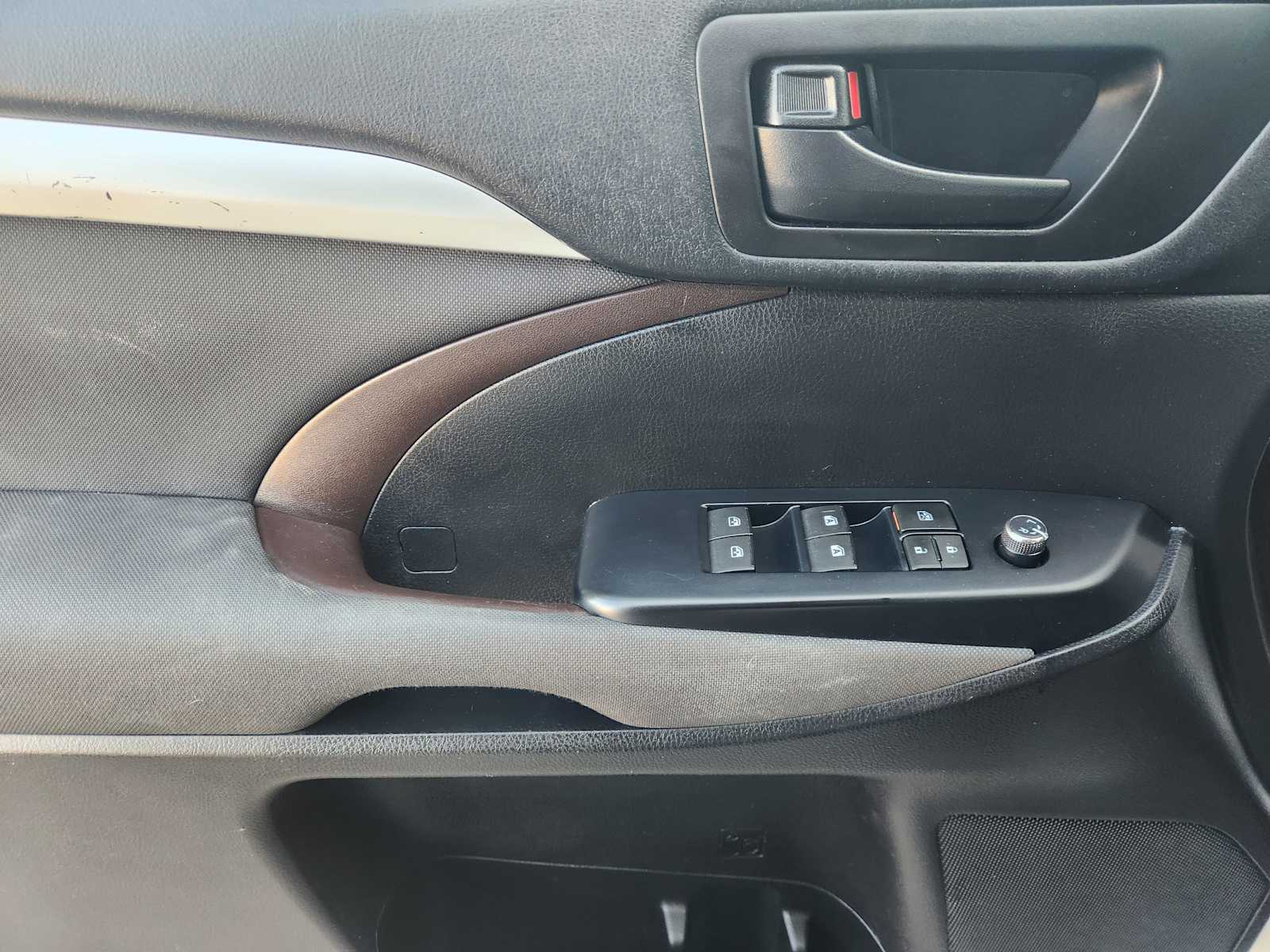 Thumbnail: 2019 Toyota Highlander - 28