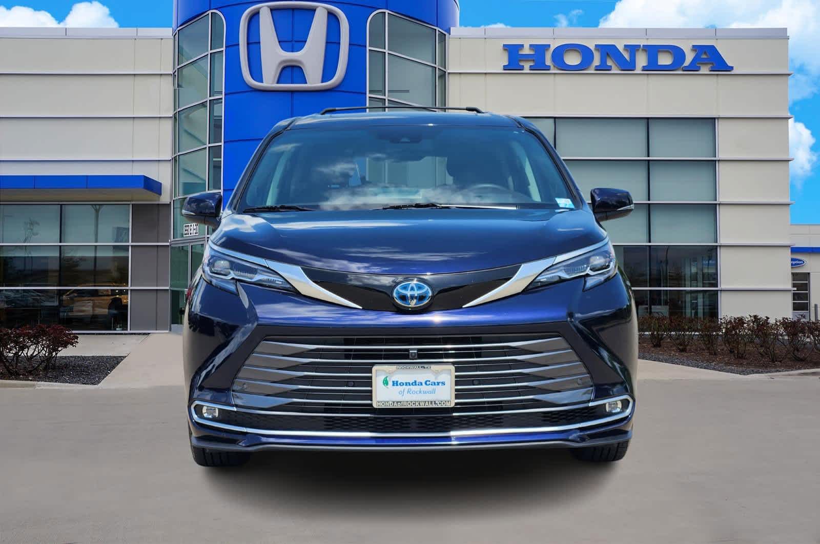 Thumbnail: 2024 Toyota Sienna - 6
