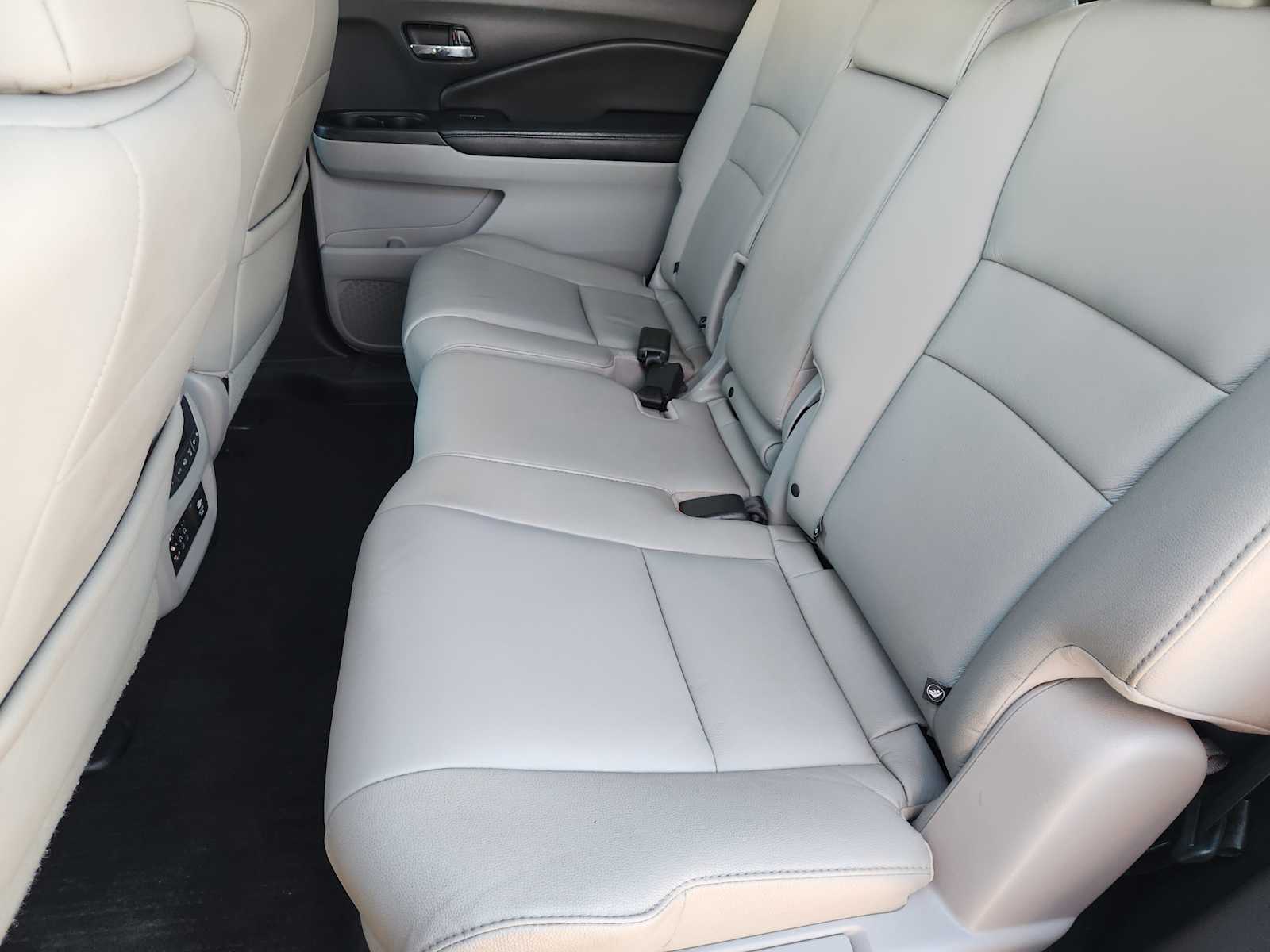 Thumbnail: 2017 Honda Pilot - 13