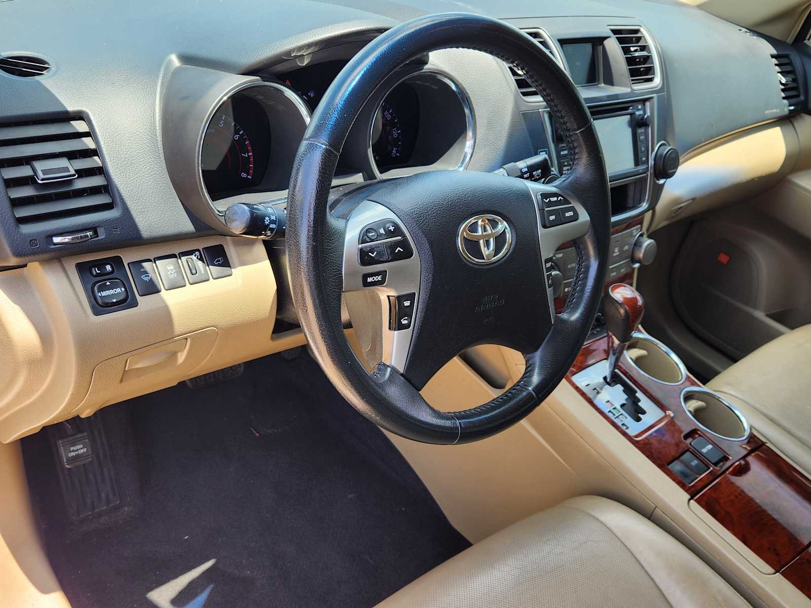 Thumbnail: 2013 Toyota Highlander - 2