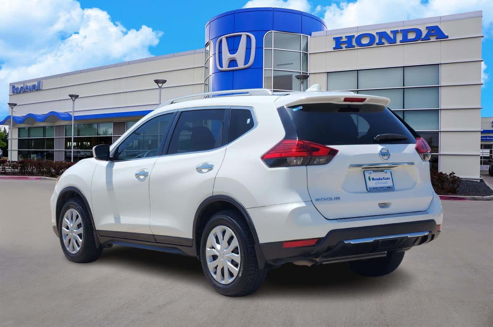 Thumbnail: 2017 Nissan Rogue - 4