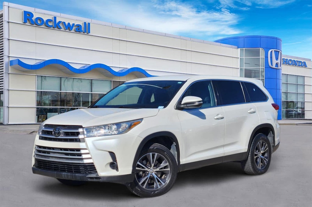 Used 2019 Toyota Highlander LE Plus V6 SUV