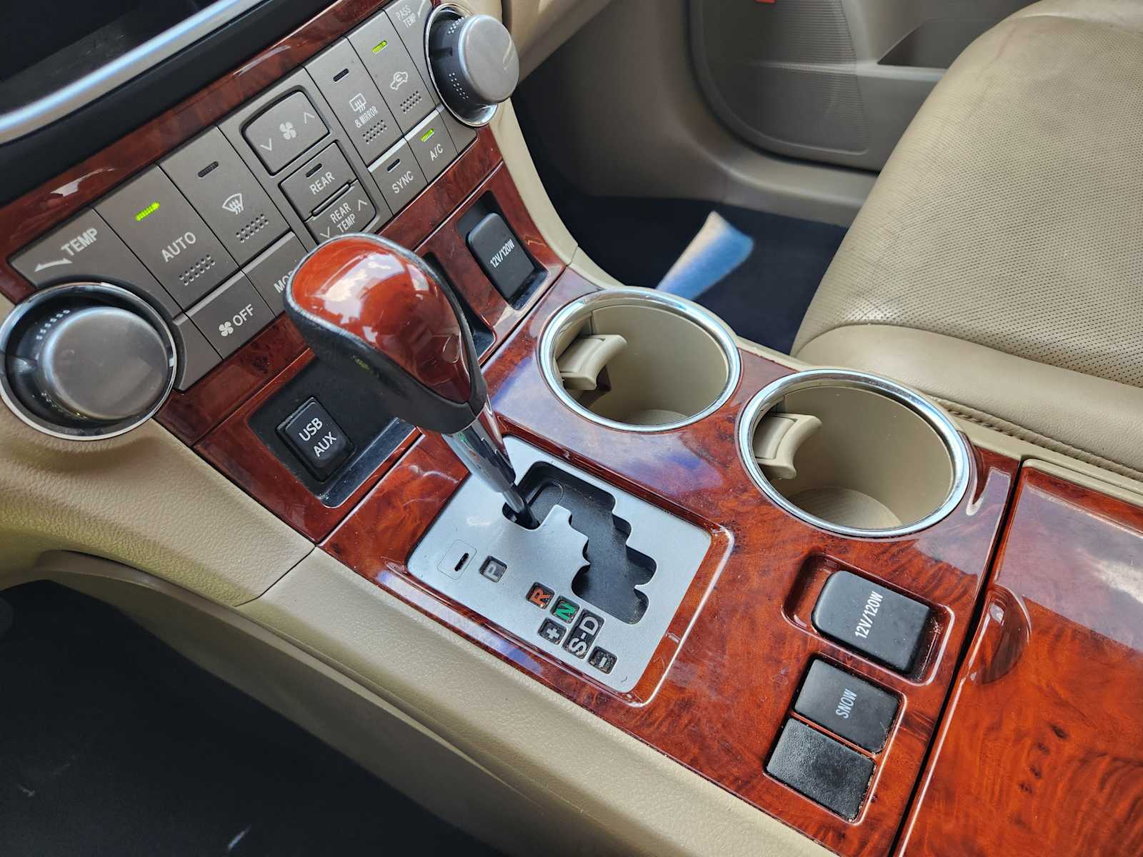 Thumbnail: 2013 Toyota Highlander - 18