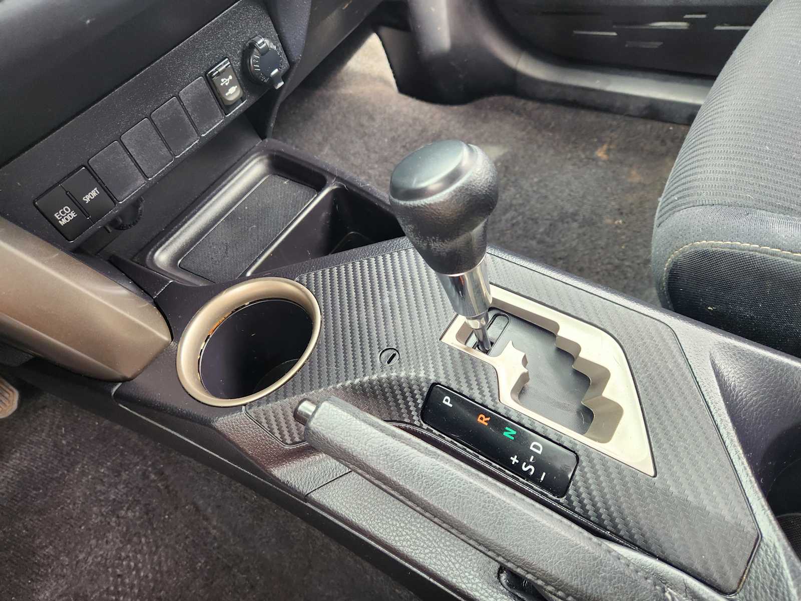 Thumbnail: 2015 Toyota RAV4 - 28