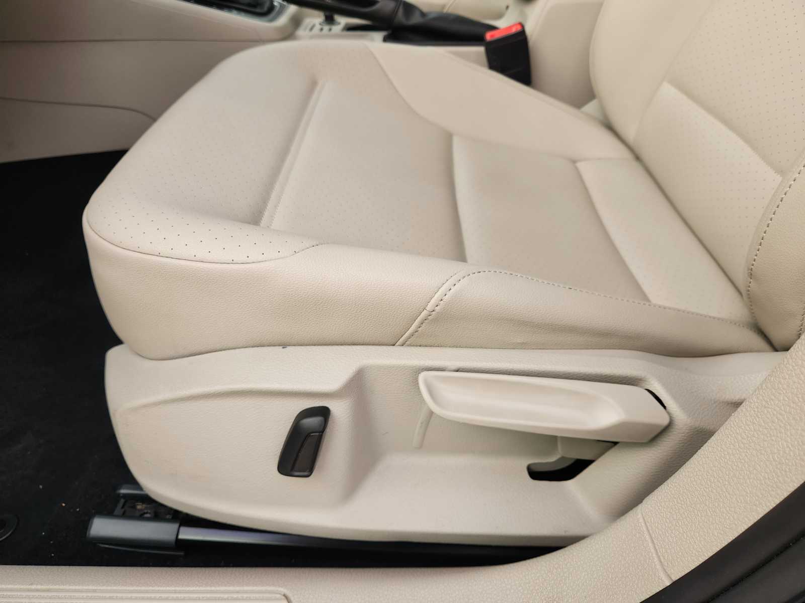 Thumbnail: 2017 Volkswagen Golf - 29