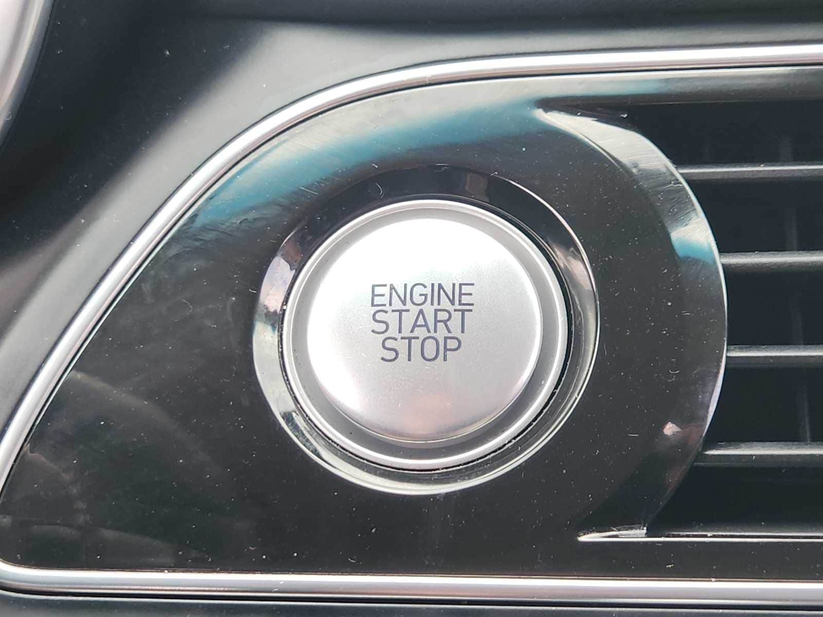 Thumbnail: 2019 Genesis G70 - 28