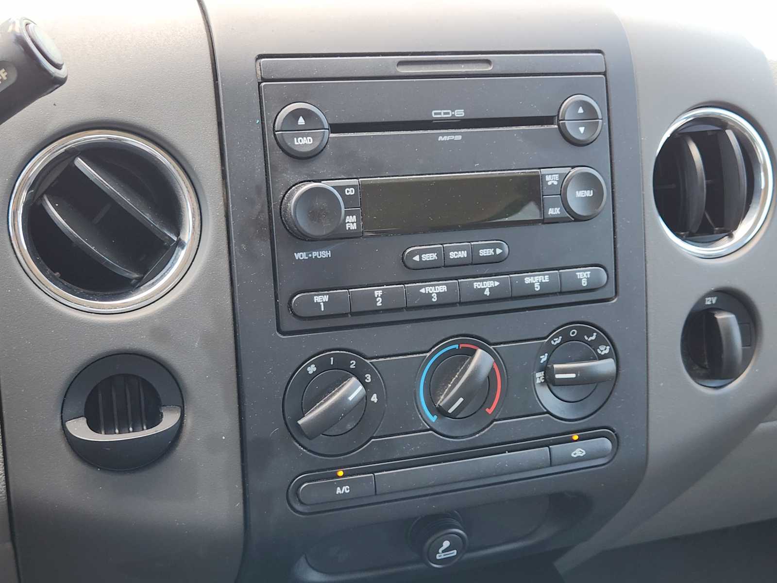 Thumbnail: 2006 Ford Econoline - 15