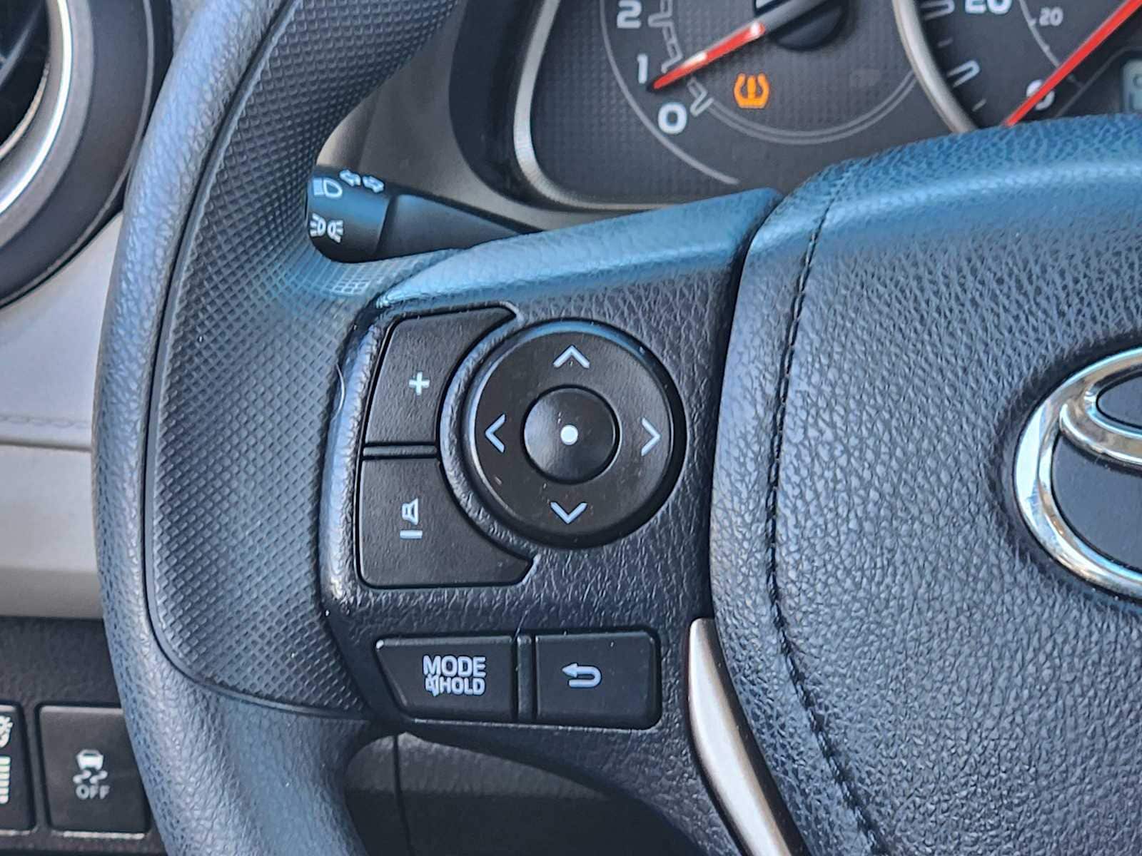 Thumbnail: 2015 Toyota RAV4 - 31