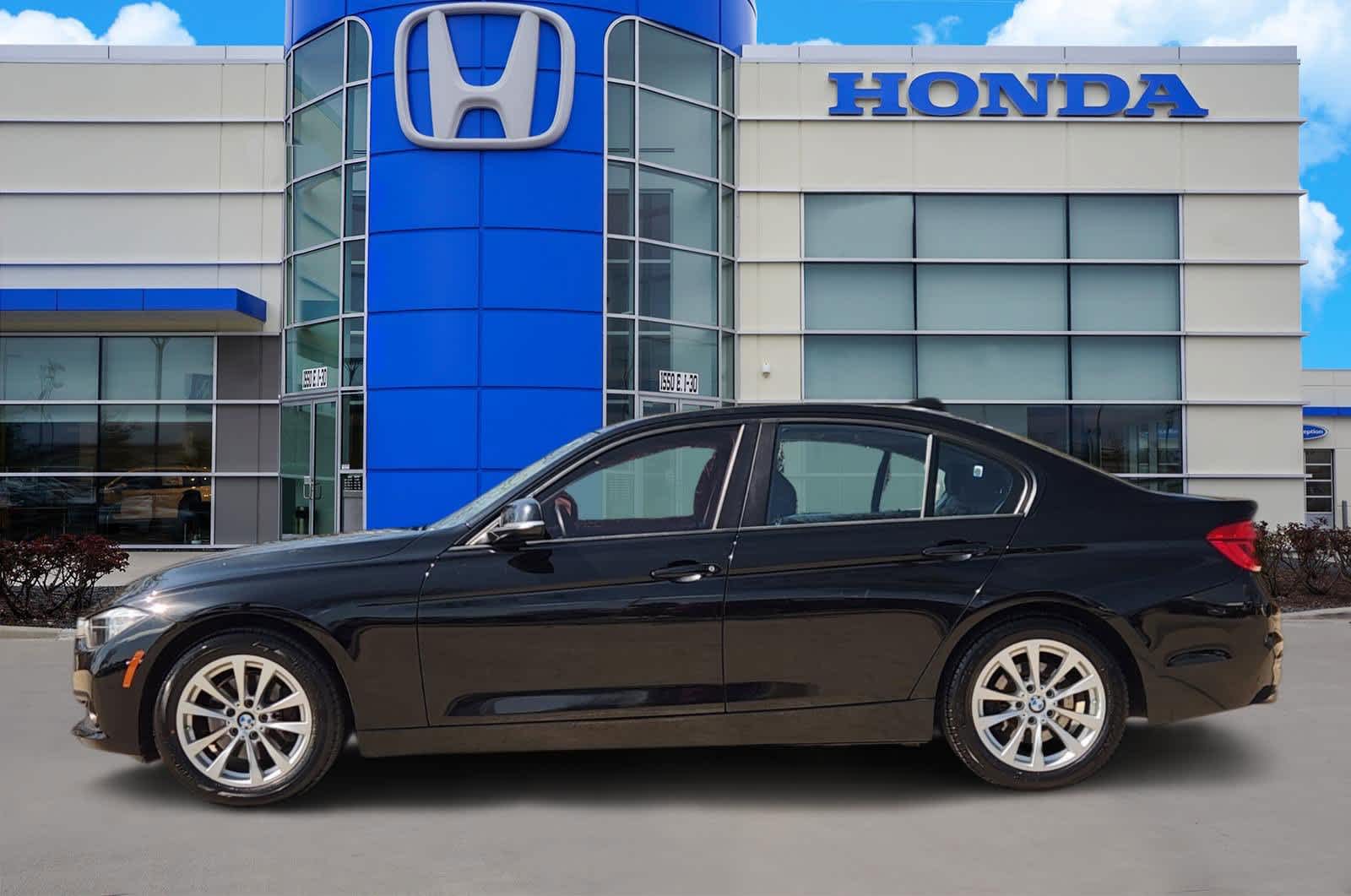 Thumbnail: 2017 BMW 3 Series - 3