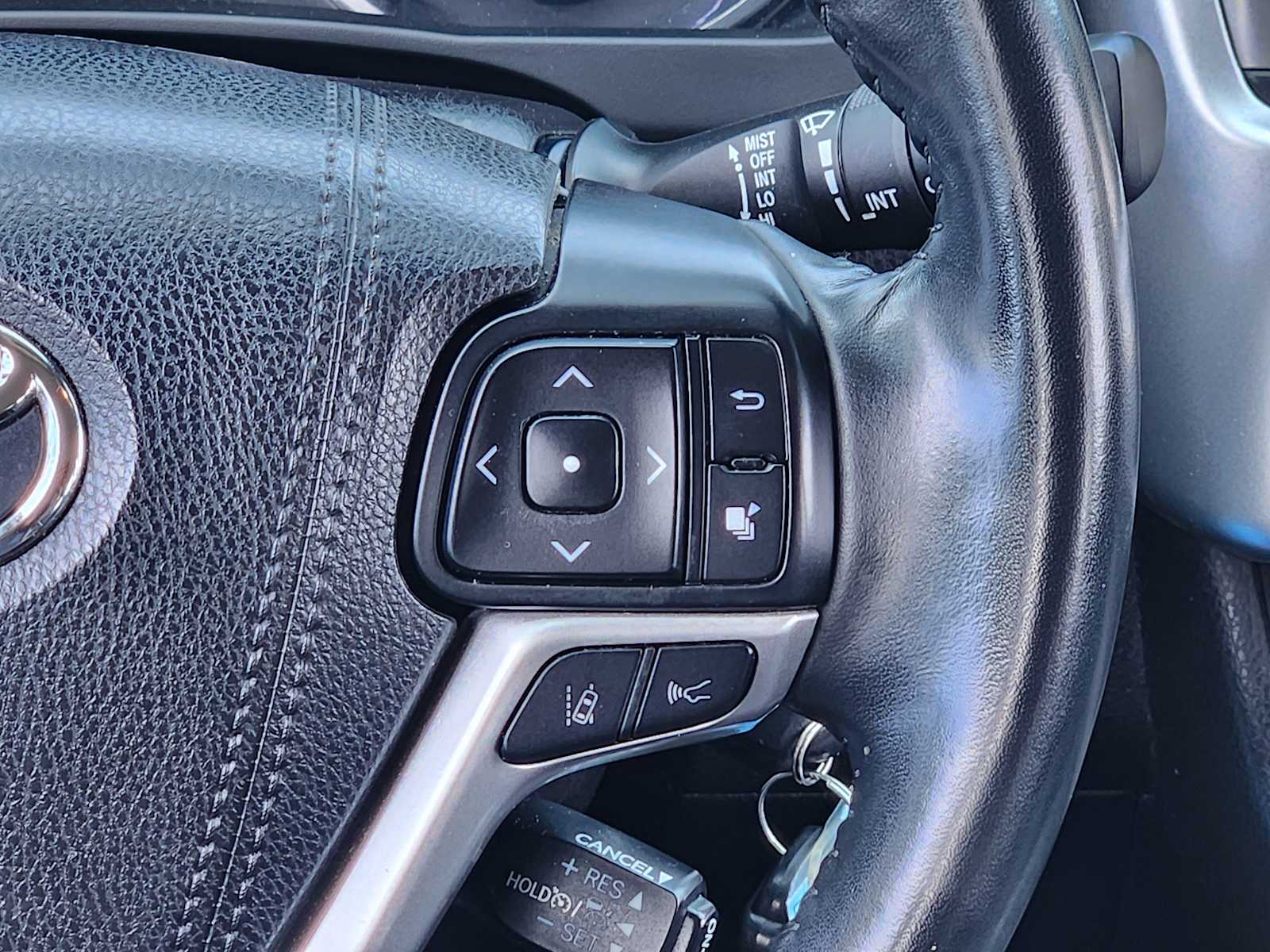 Thumbnail: 2017 Toyota Highlander - 34