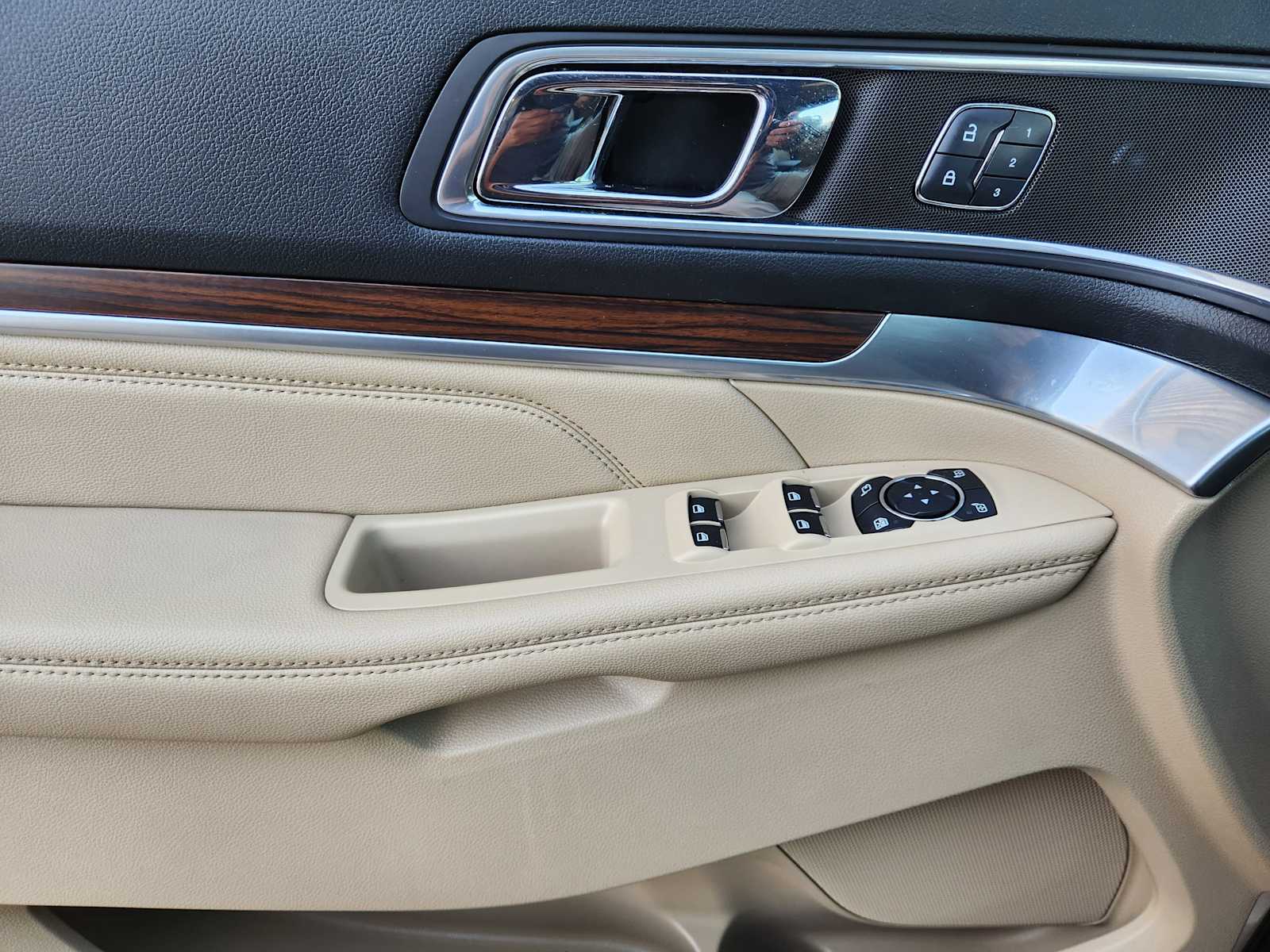 Thumbnail: 2017 Ford Explorer - 28