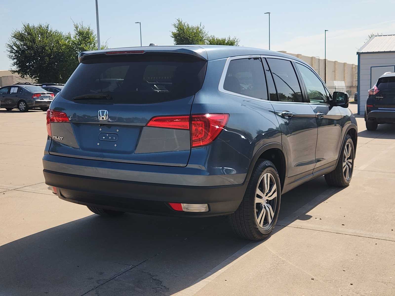 Thumbnail: 2016 Honda Pilot - 4