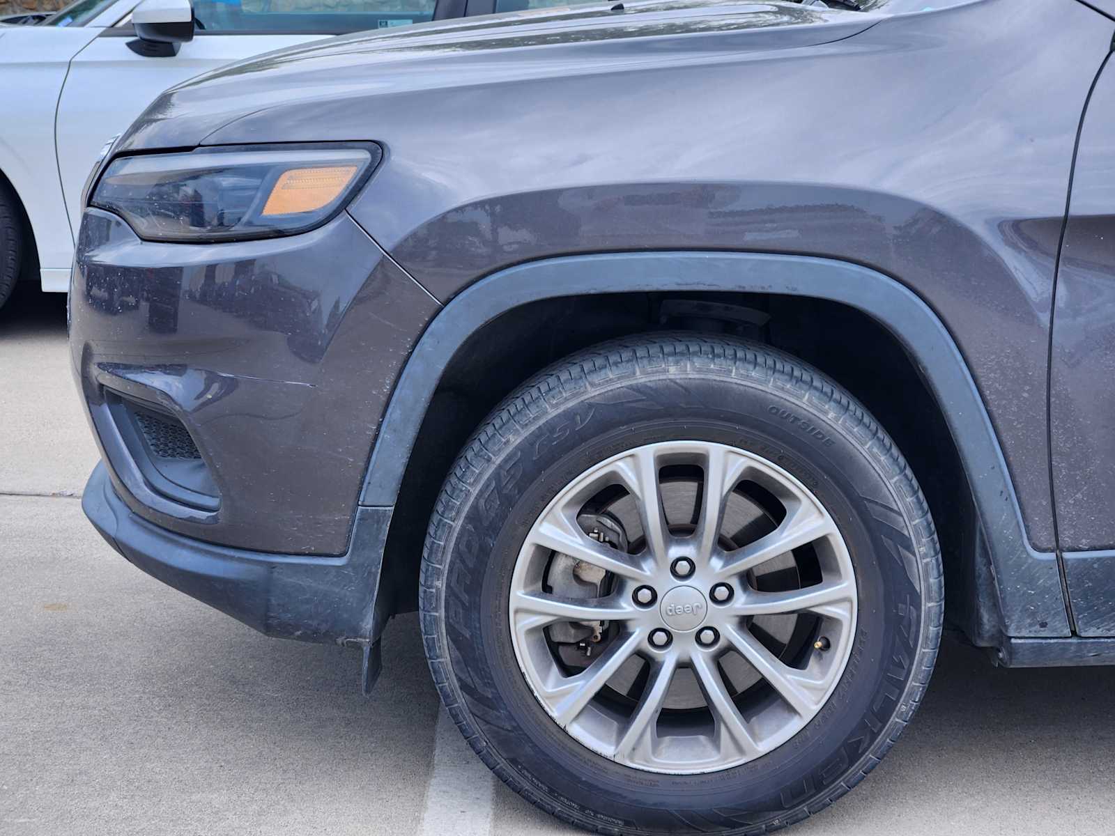 Thumbnail: 2019 Jeep Cherokee - 11