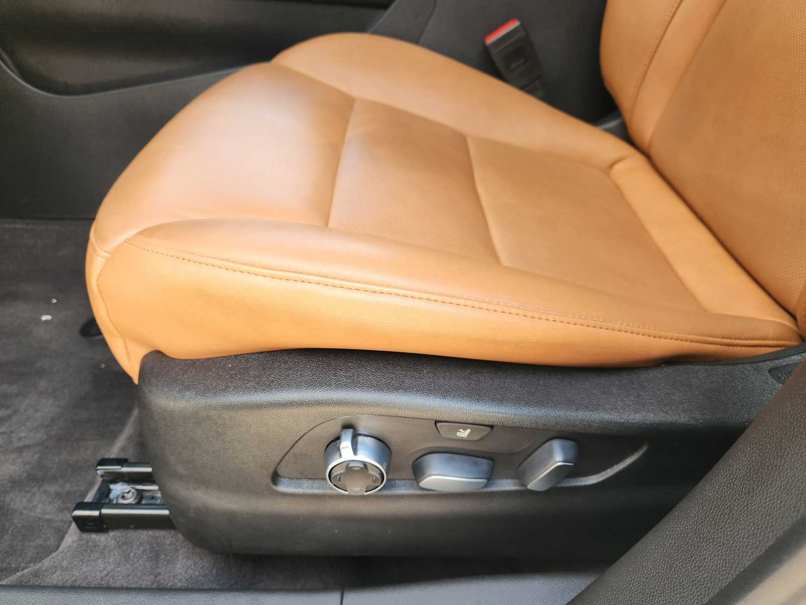 Thumbnail: 2021 Cadillac XT4 - 30