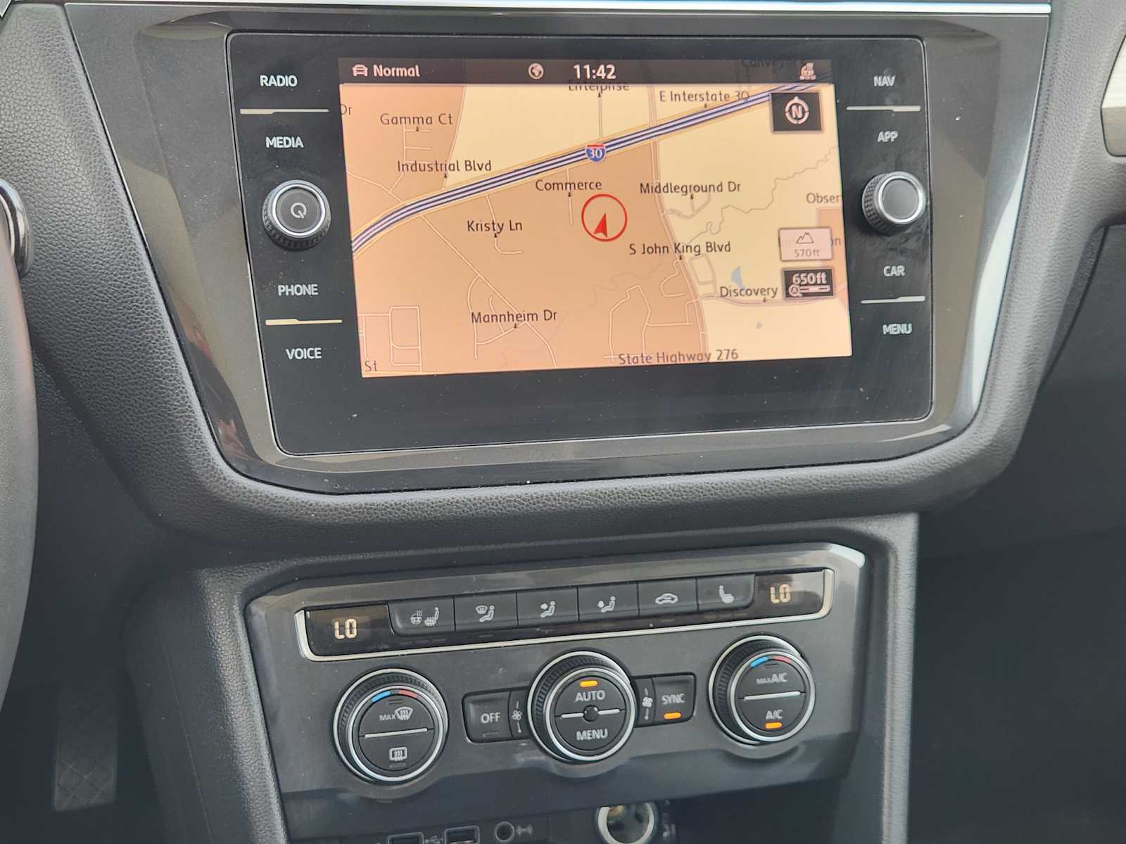 Thumbnail: 2020 Volkswagen Tiguan - 17